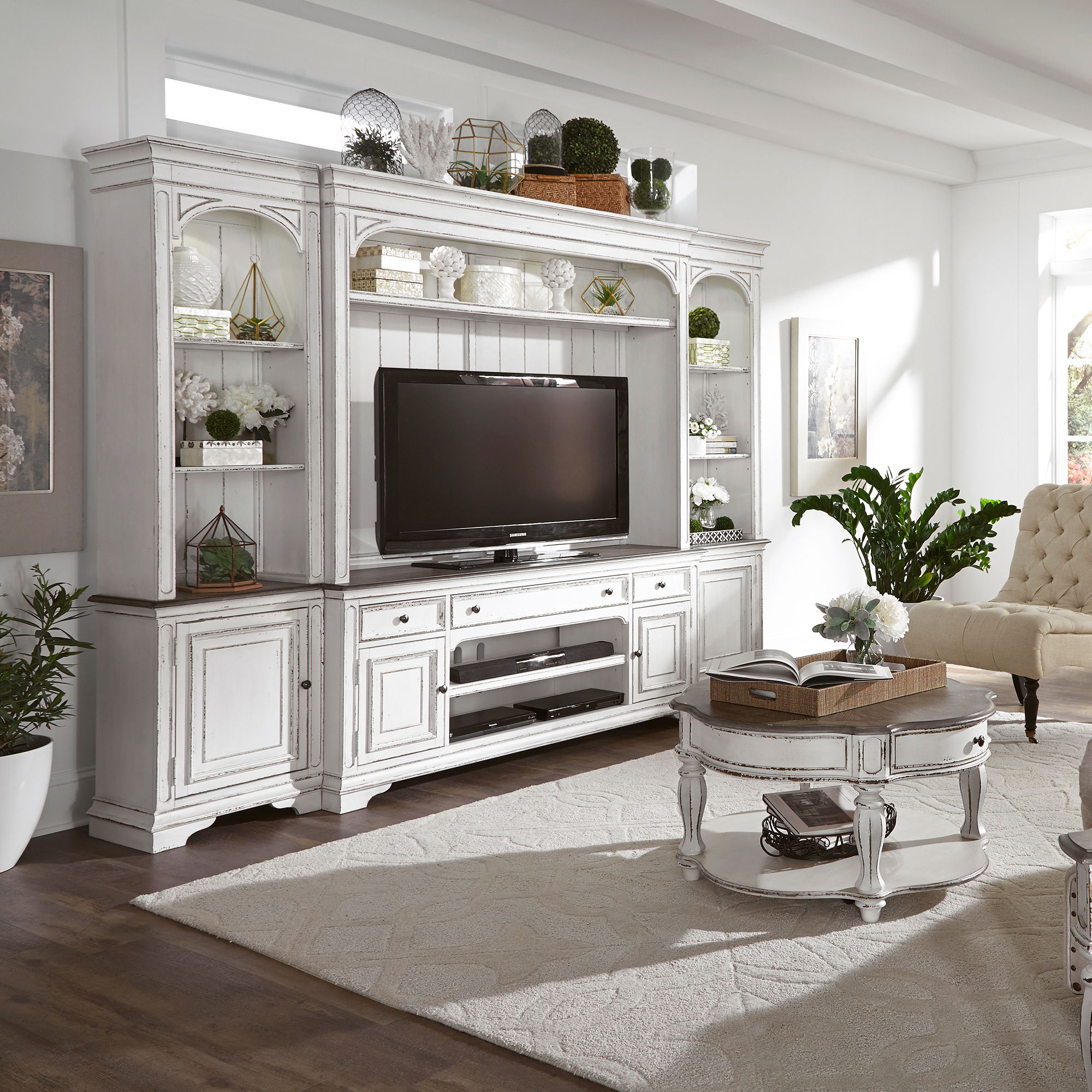 Liberty Furniture Magnolia Manor - Entertainment Center With Piers - White