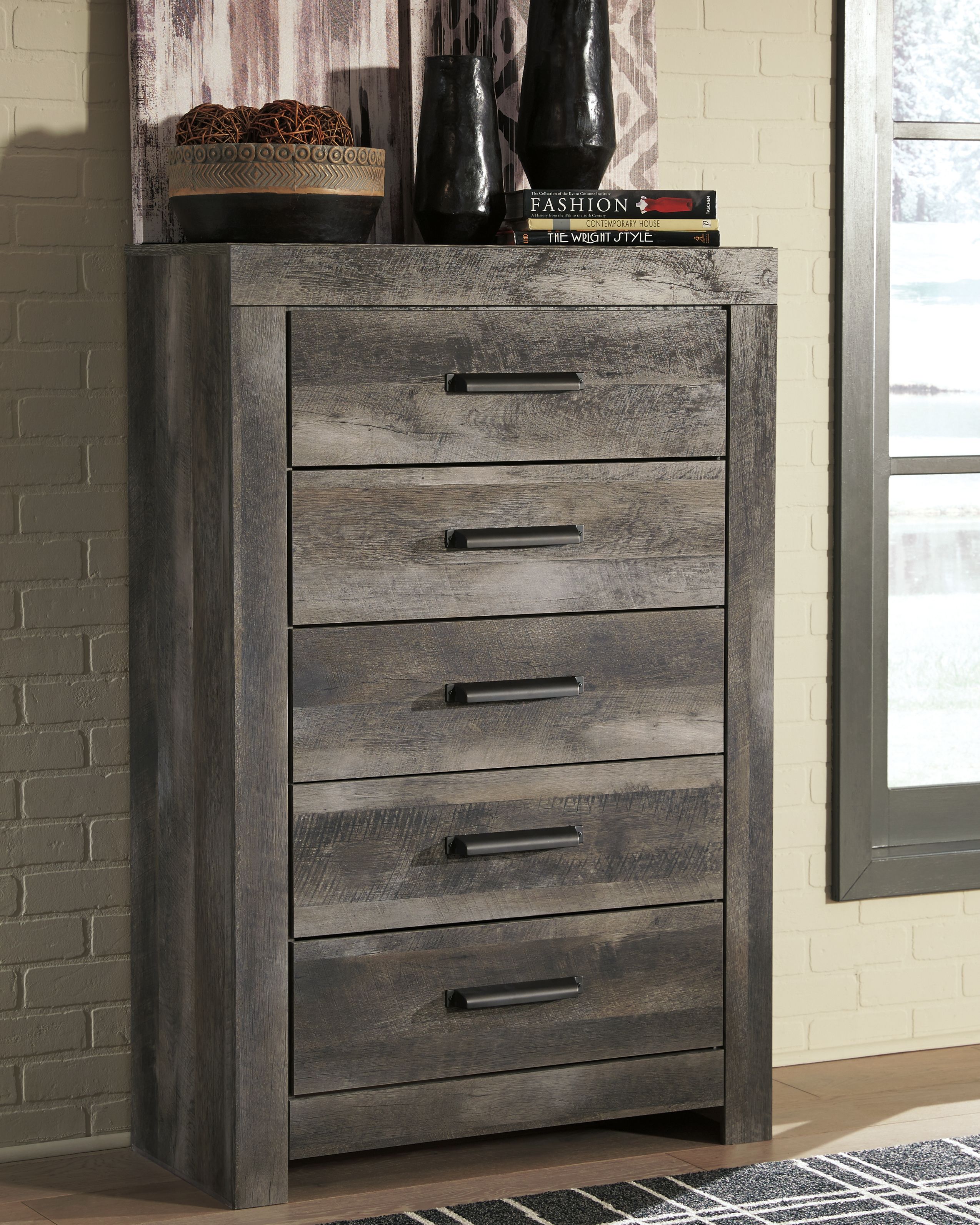 Ashley Furniture Wynnlow - 6 Pc. - Dresser, Mirror, Chest, King Crossbuck Panel Bed - Gray - Image 4