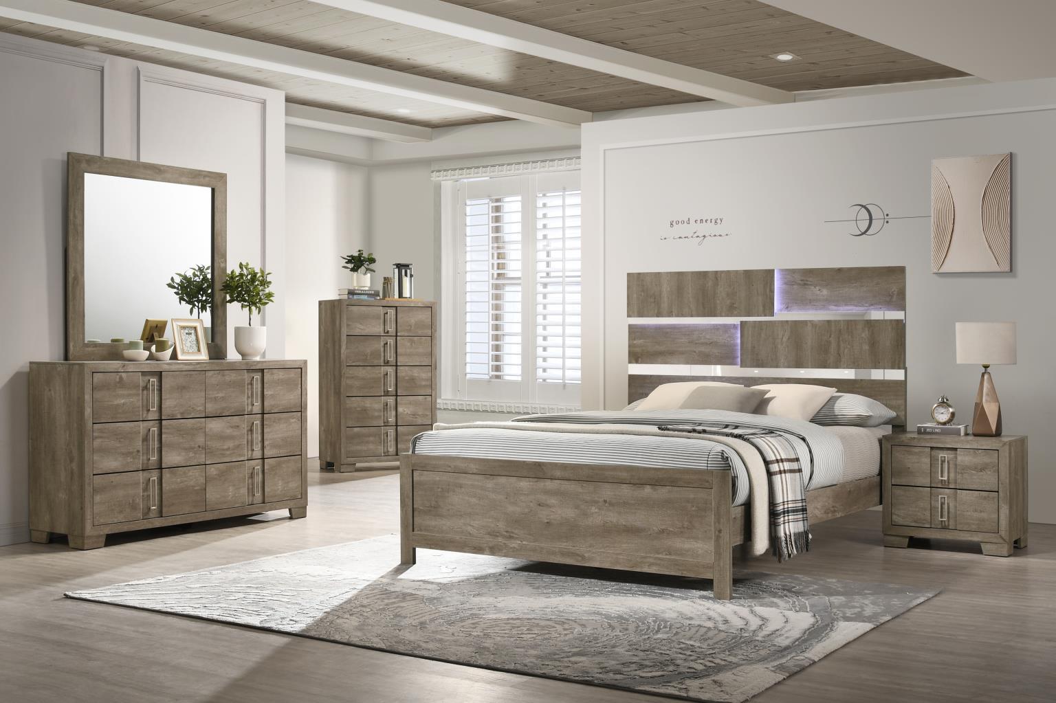 B348 - 3 Piece Bedroom Set (Queen Bed, Dresser, Mirror) - Light Brown