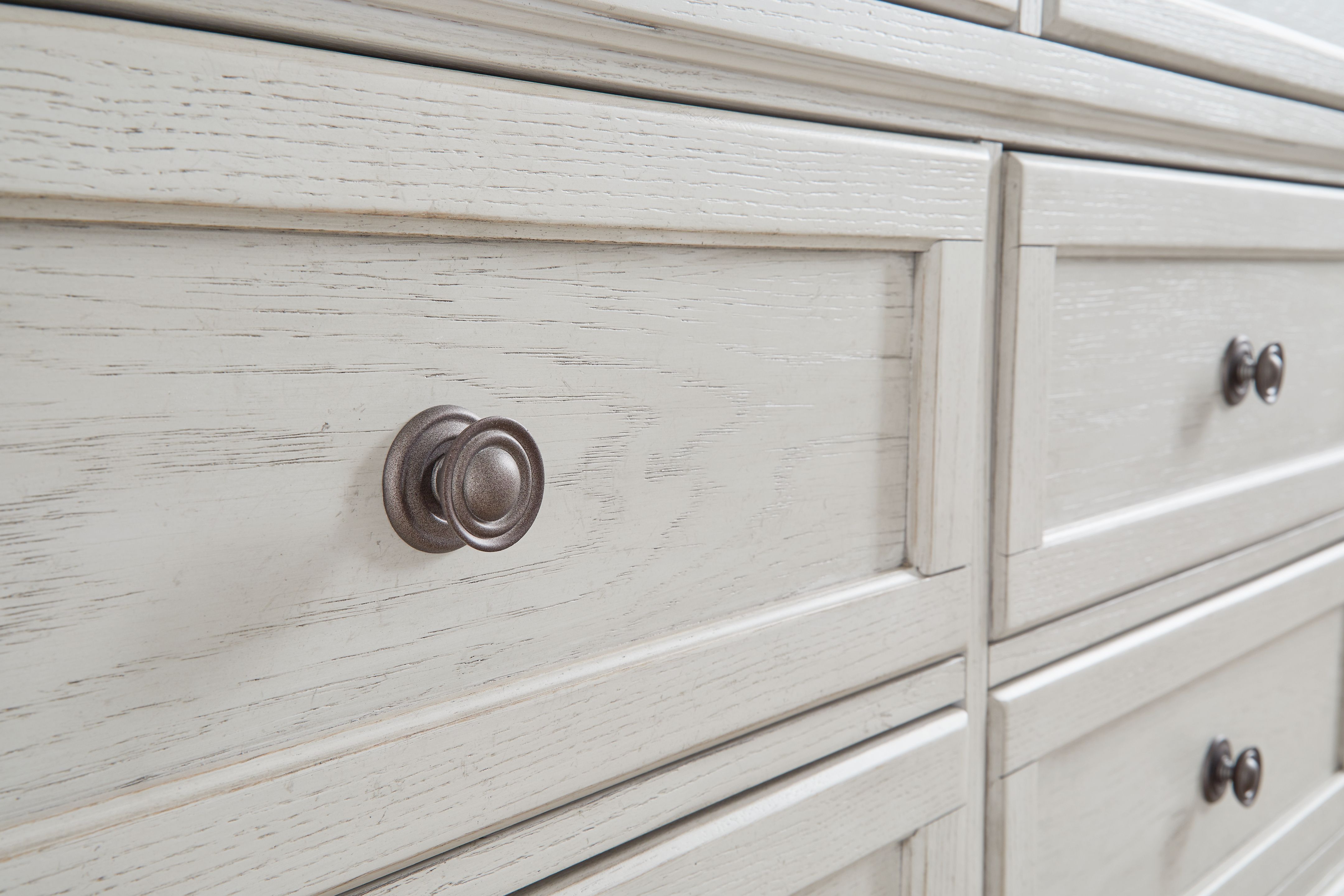 Ashley Furniture Robbinsdale - Dresser - 6 Drawers - Antique White - Image 7