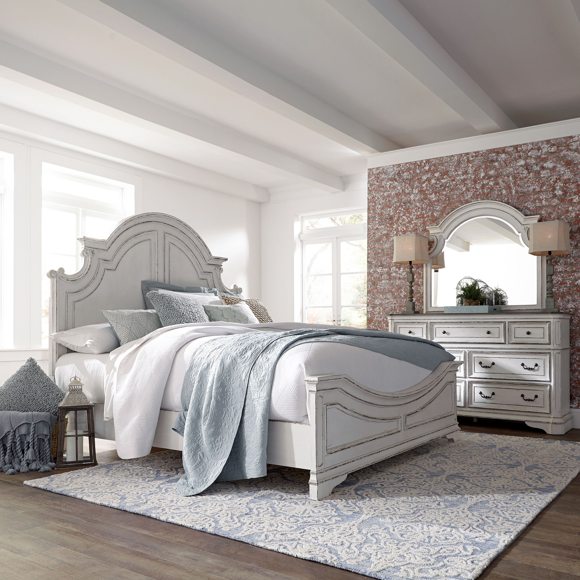 Liberty Furniture Magnolia Manor - 3 Piece Bedroom Set (California King Panel Bed, Dresser & Mirror) - White