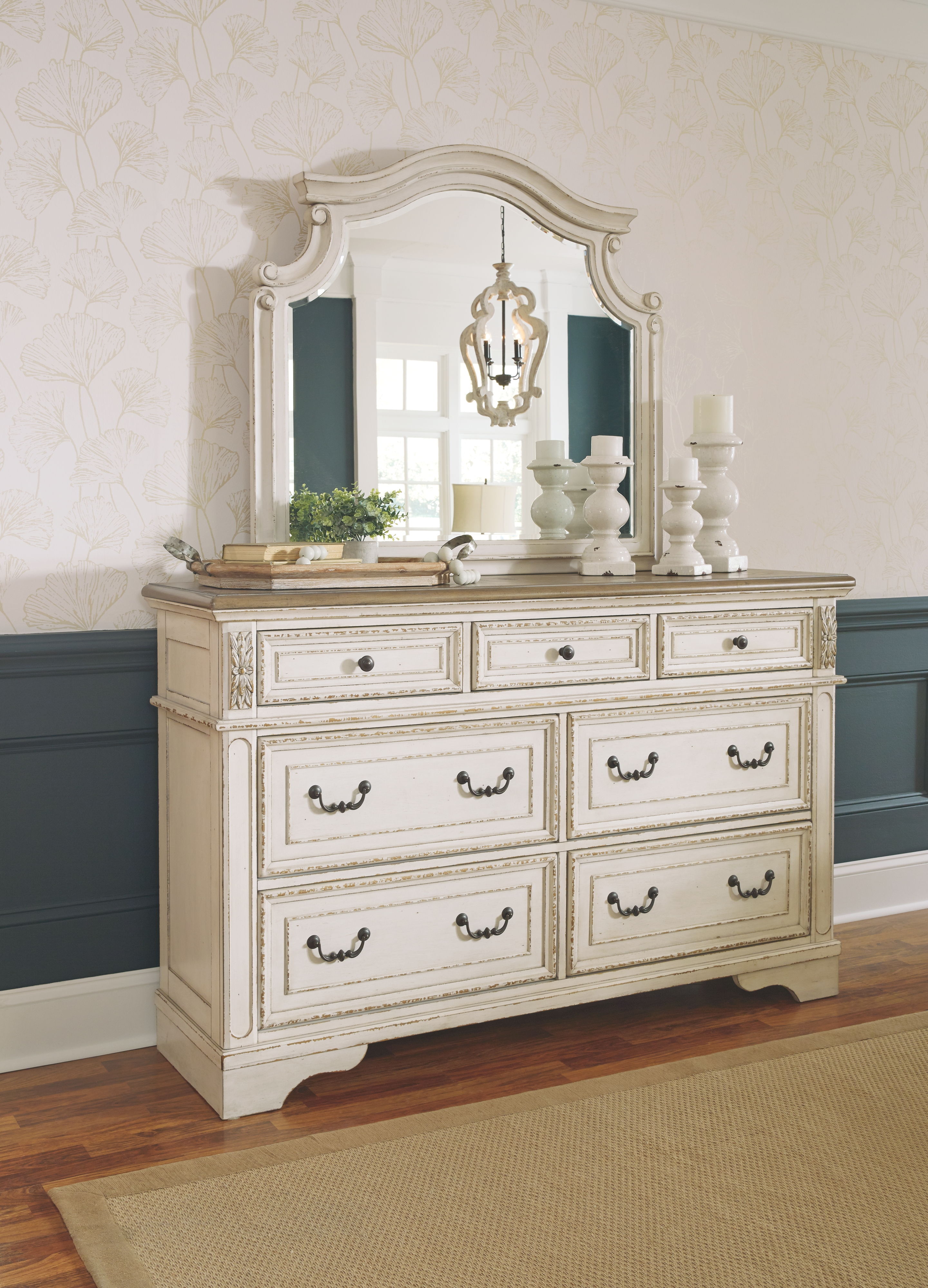 Ashley Furniture Realyn - 5 Pc. - Dresser, Mirror, King Upholstered Sleigh Bed - Two-tone - Image 4