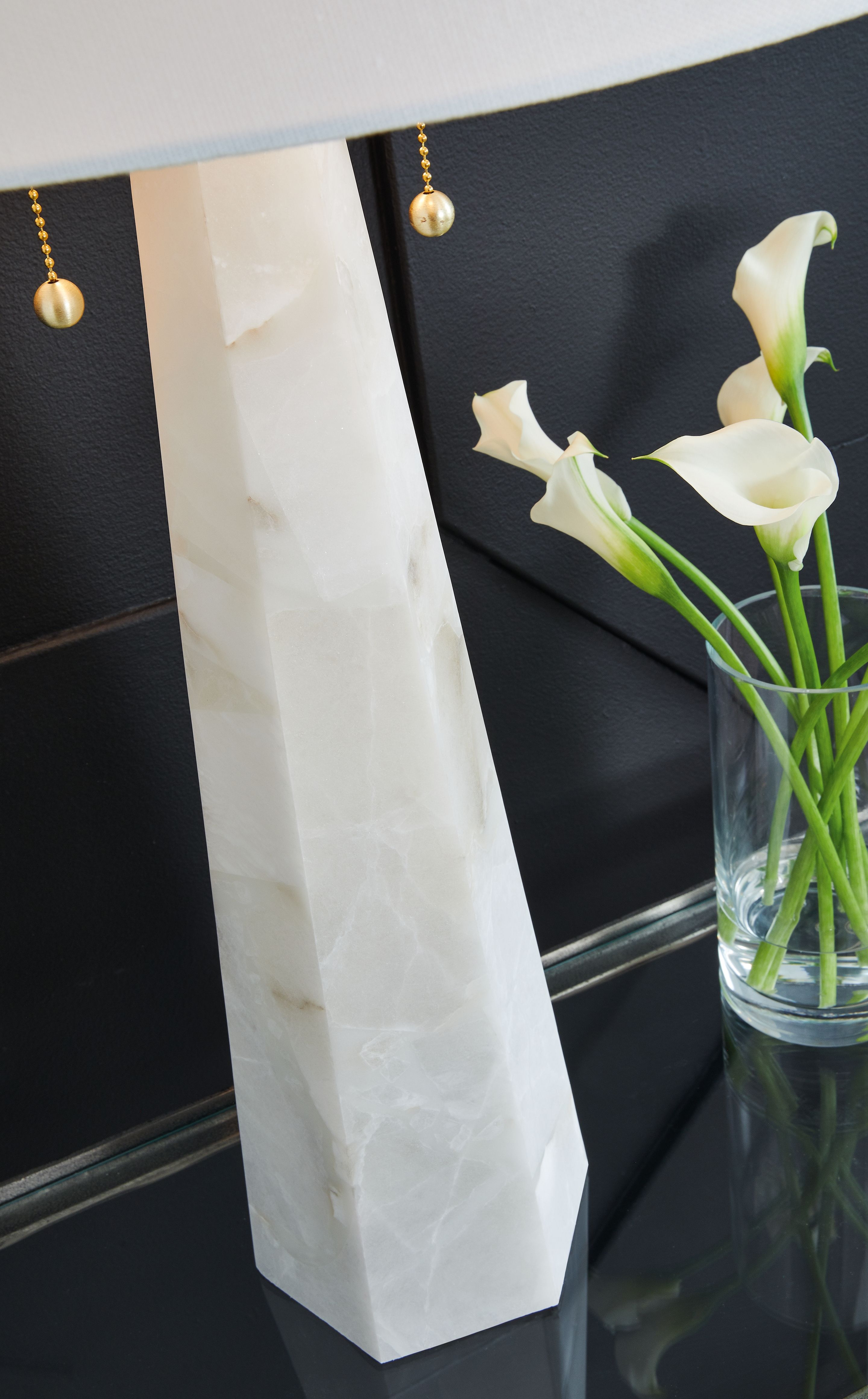 Ashley Furniture Laurellen - Alabaster Table Lamp - White - Image 4
