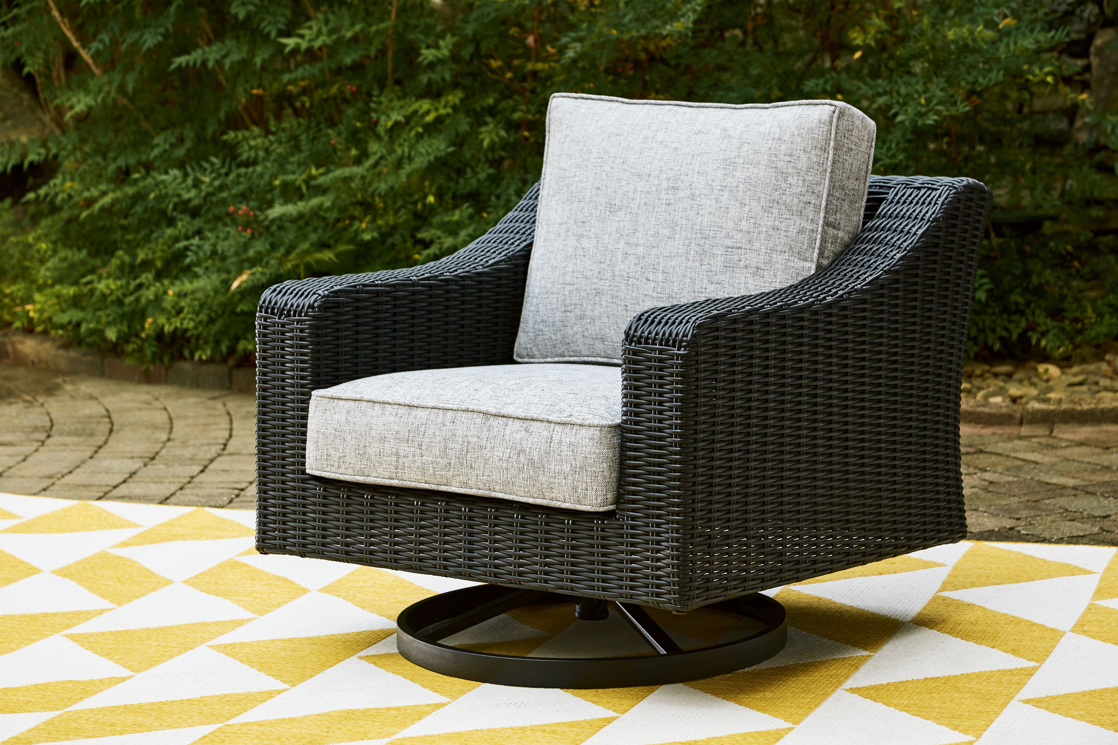 Beachcroft - Swivel Lounge Chair - Black / Light Gray