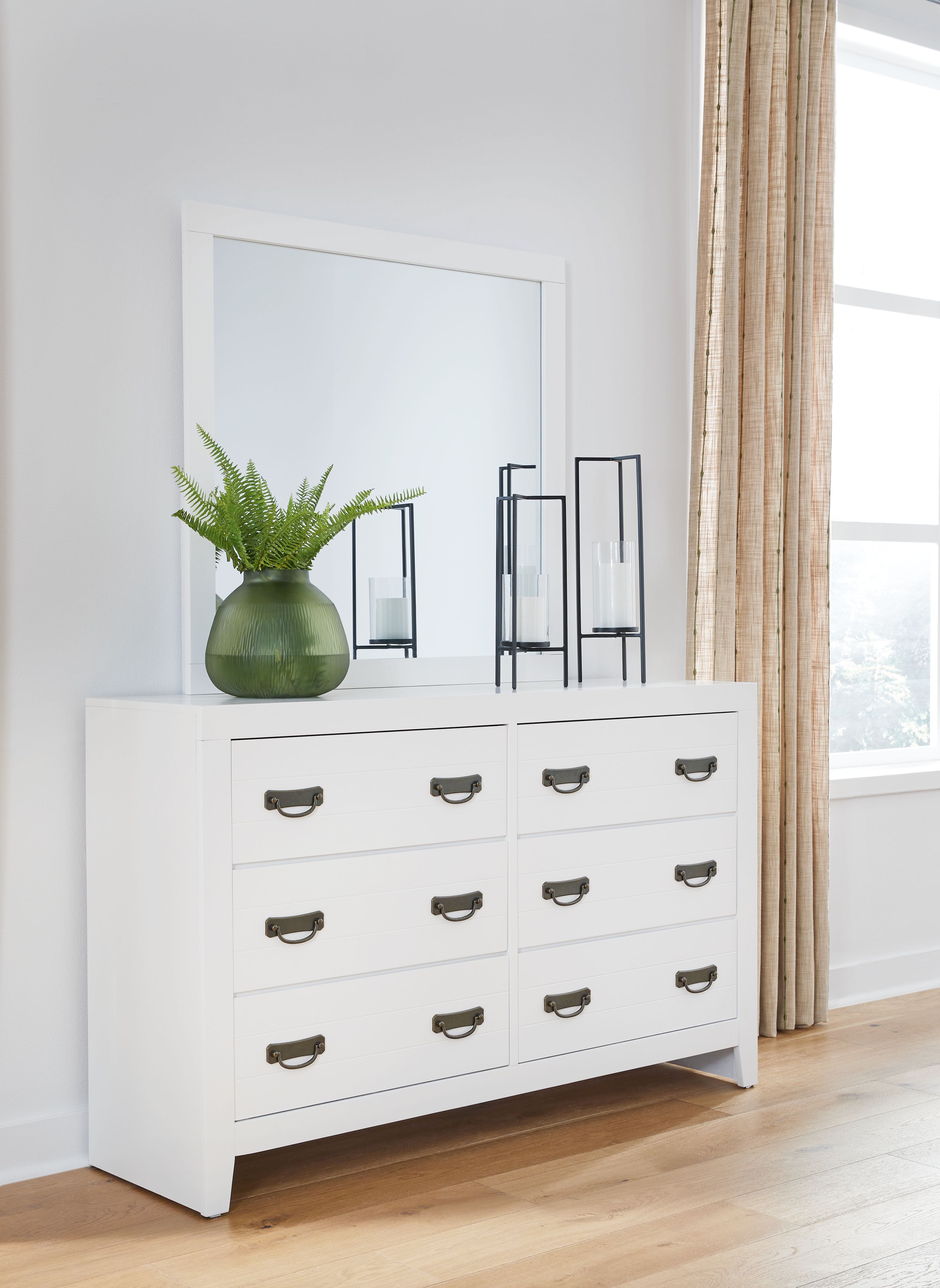 Binterglen - 5 Pc. - Dresser, Mirror, Chest, Queen Panel Bed - White