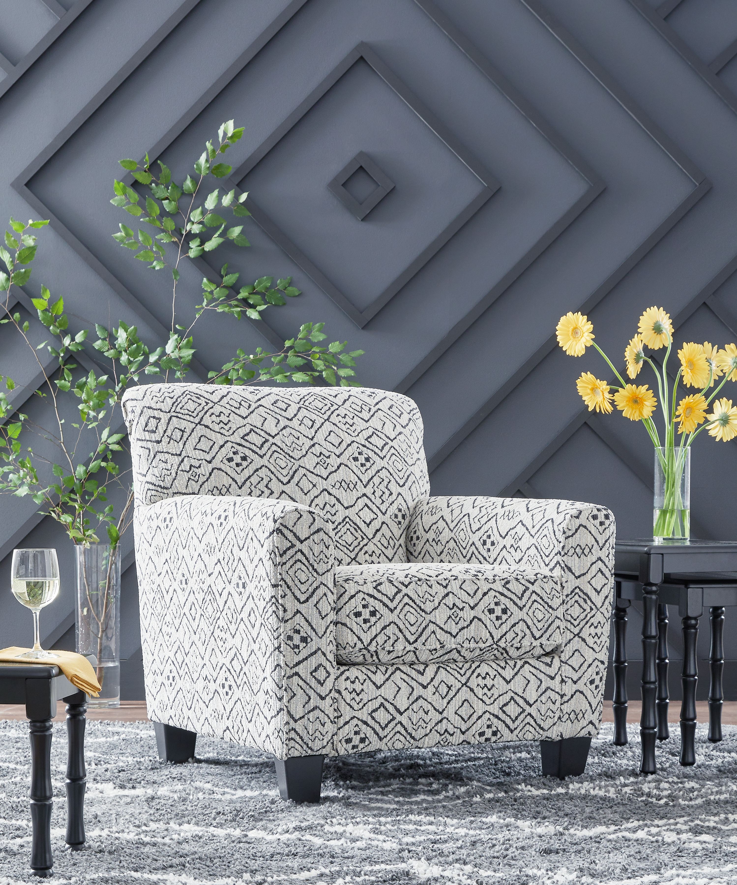 Ashley Furniture Hayesdale - Accent Chair - Black / Cream - Image 2