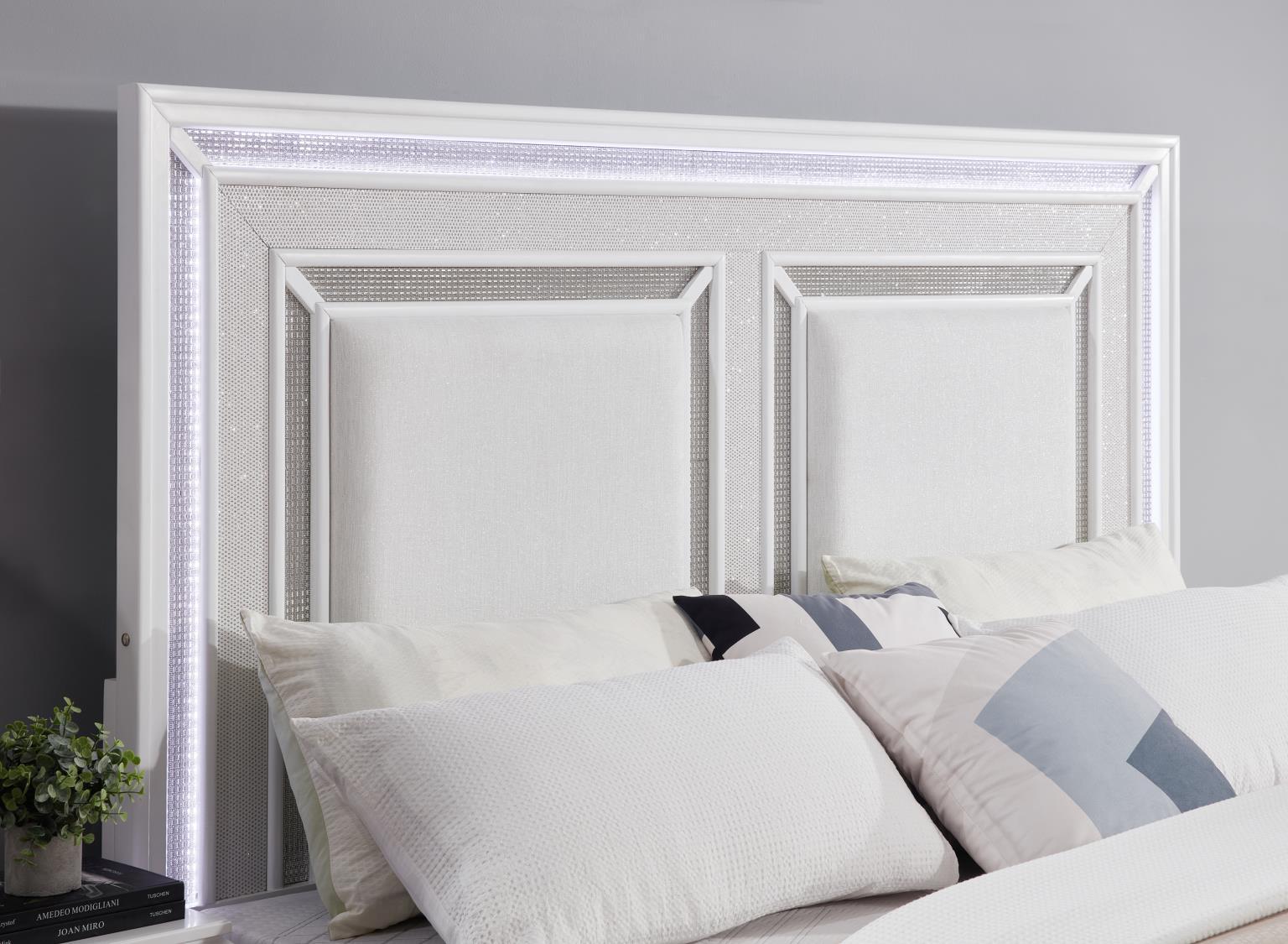 B045 - 3 Piece Bedroom Set (King Bed, Dresser, Mirror) - White