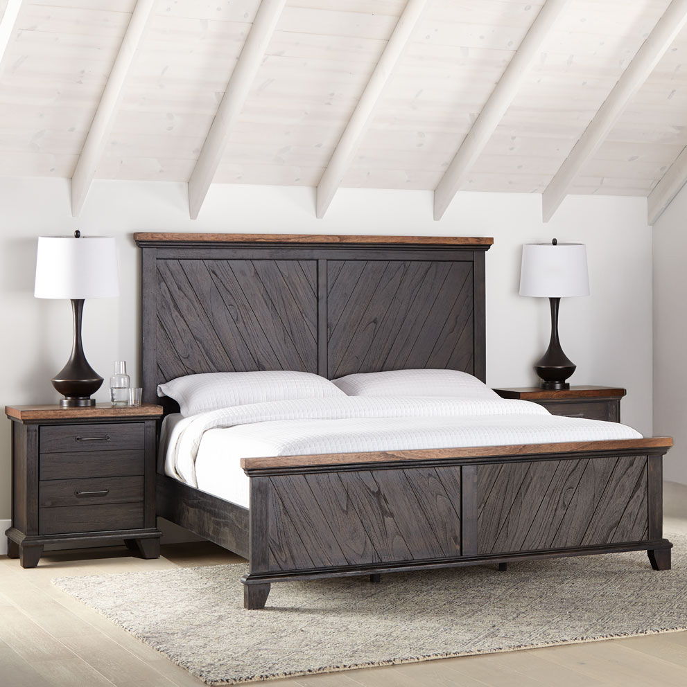 Bear Creek - 3 Piece Queen Bed With 2 Nightstands - Brown
