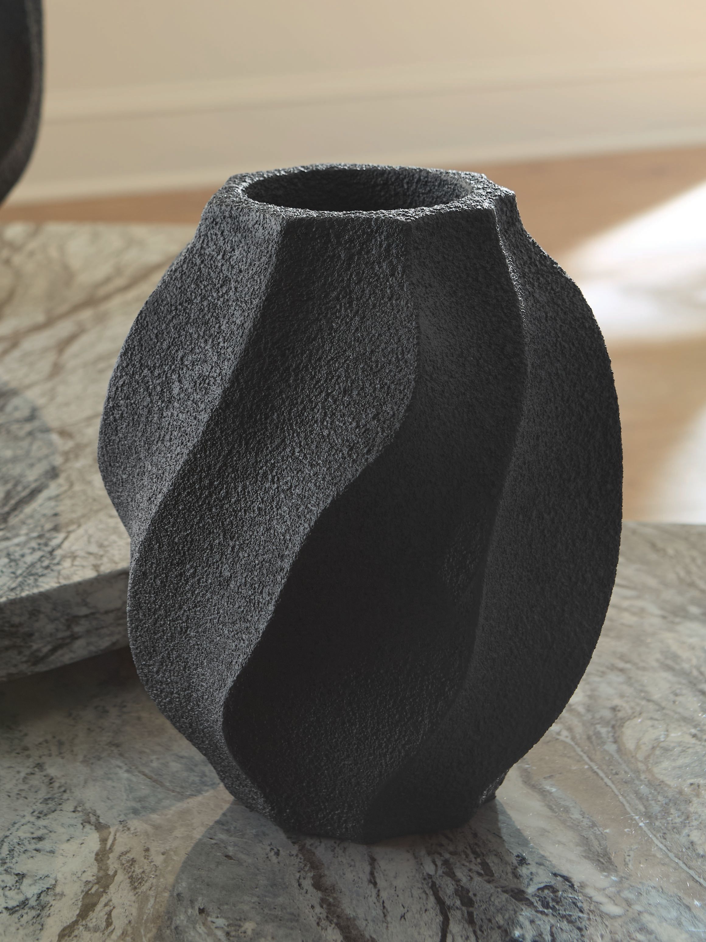 Judworth - Vase - 17' - Black