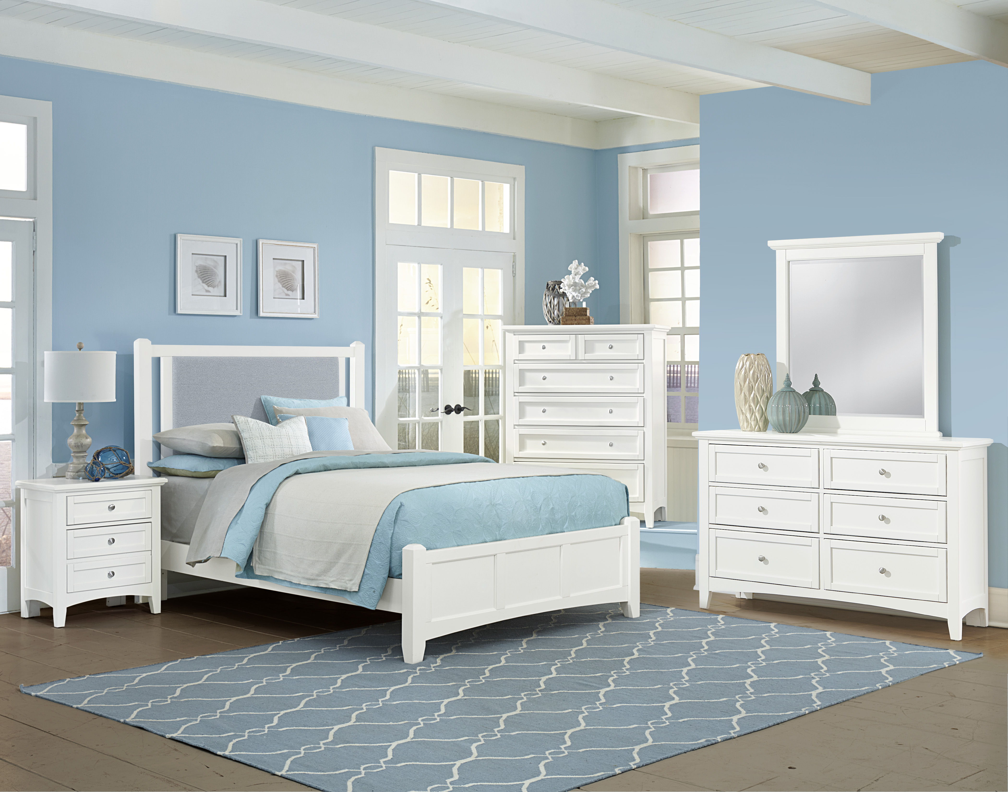 Vaughan-Bassett Bonanza - King Ocean Blue Upholstered Bed With Mansion Footboard - White