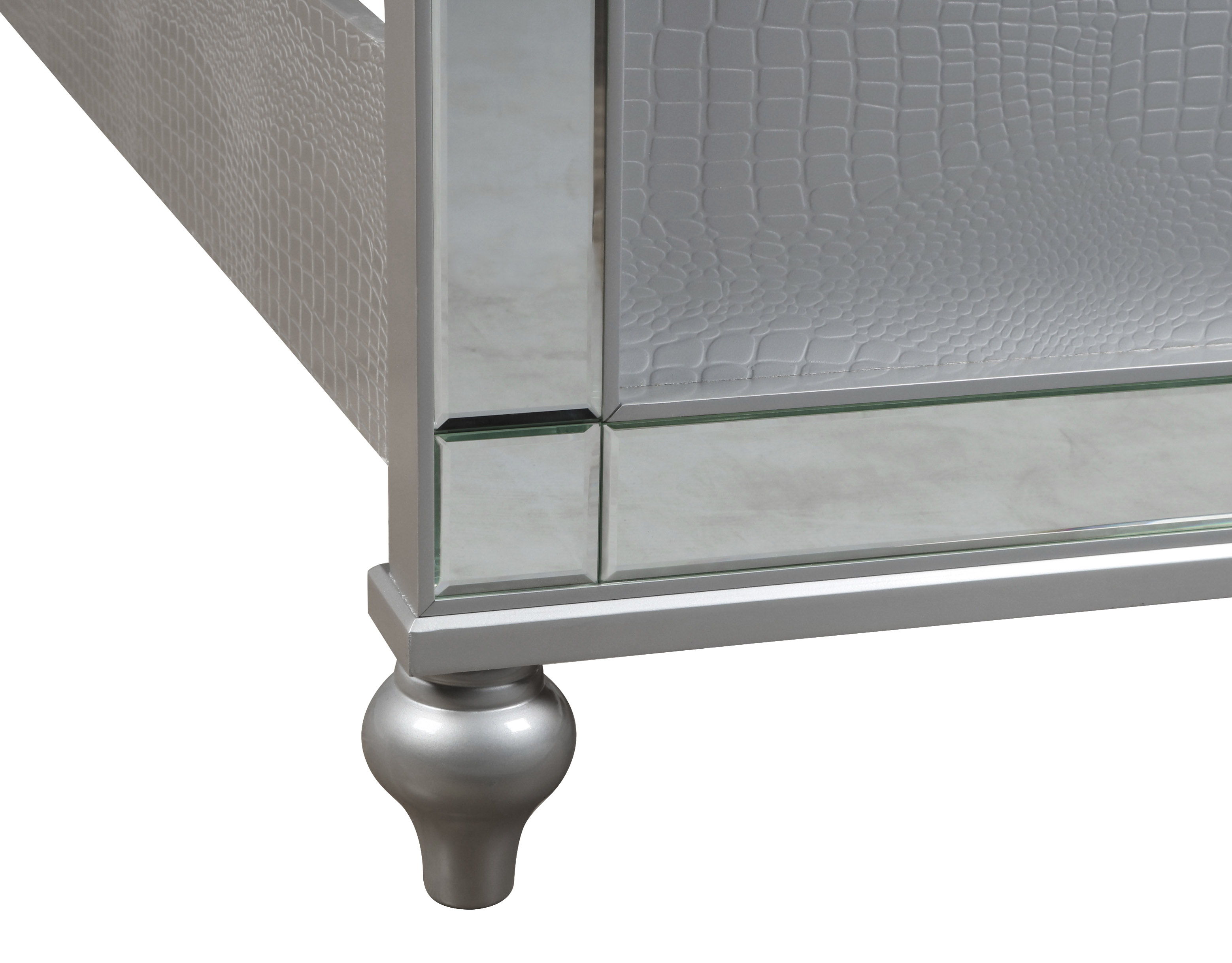 Valentino - 6/0 California King Bed - Silver