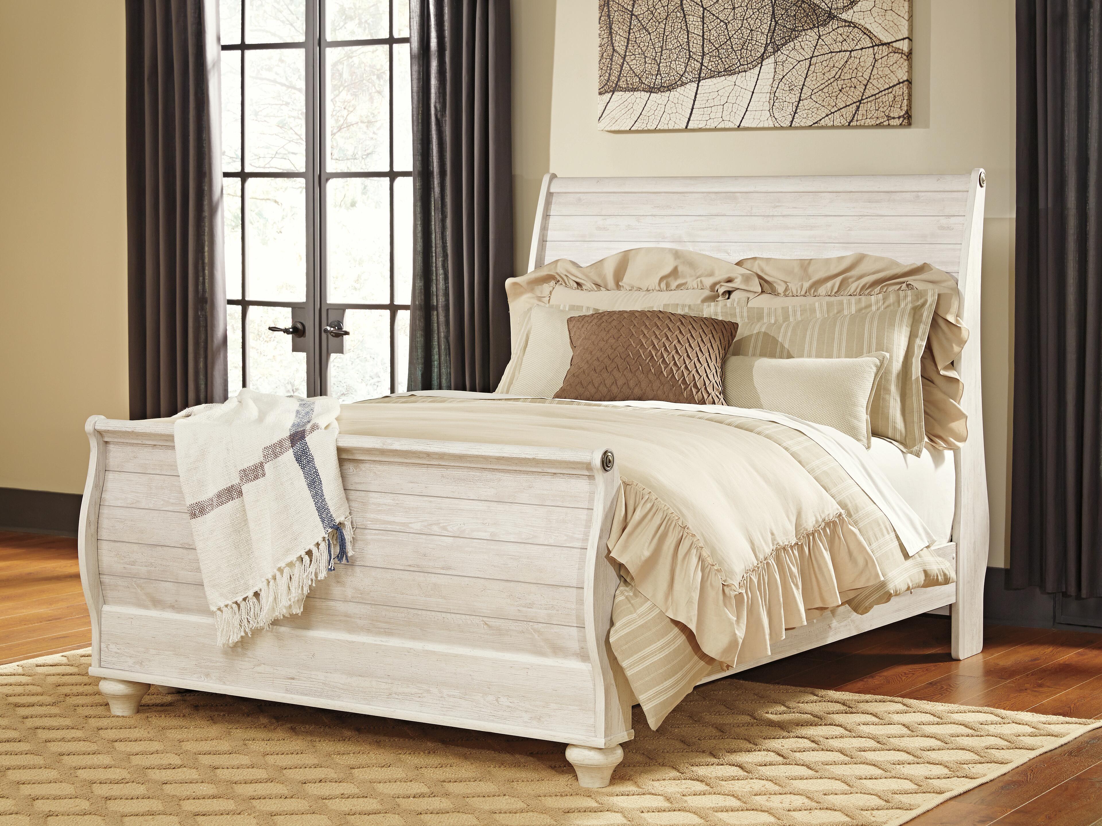 Willowton - Queen Sleigh Bed With Faux Plank Design - Whitewash