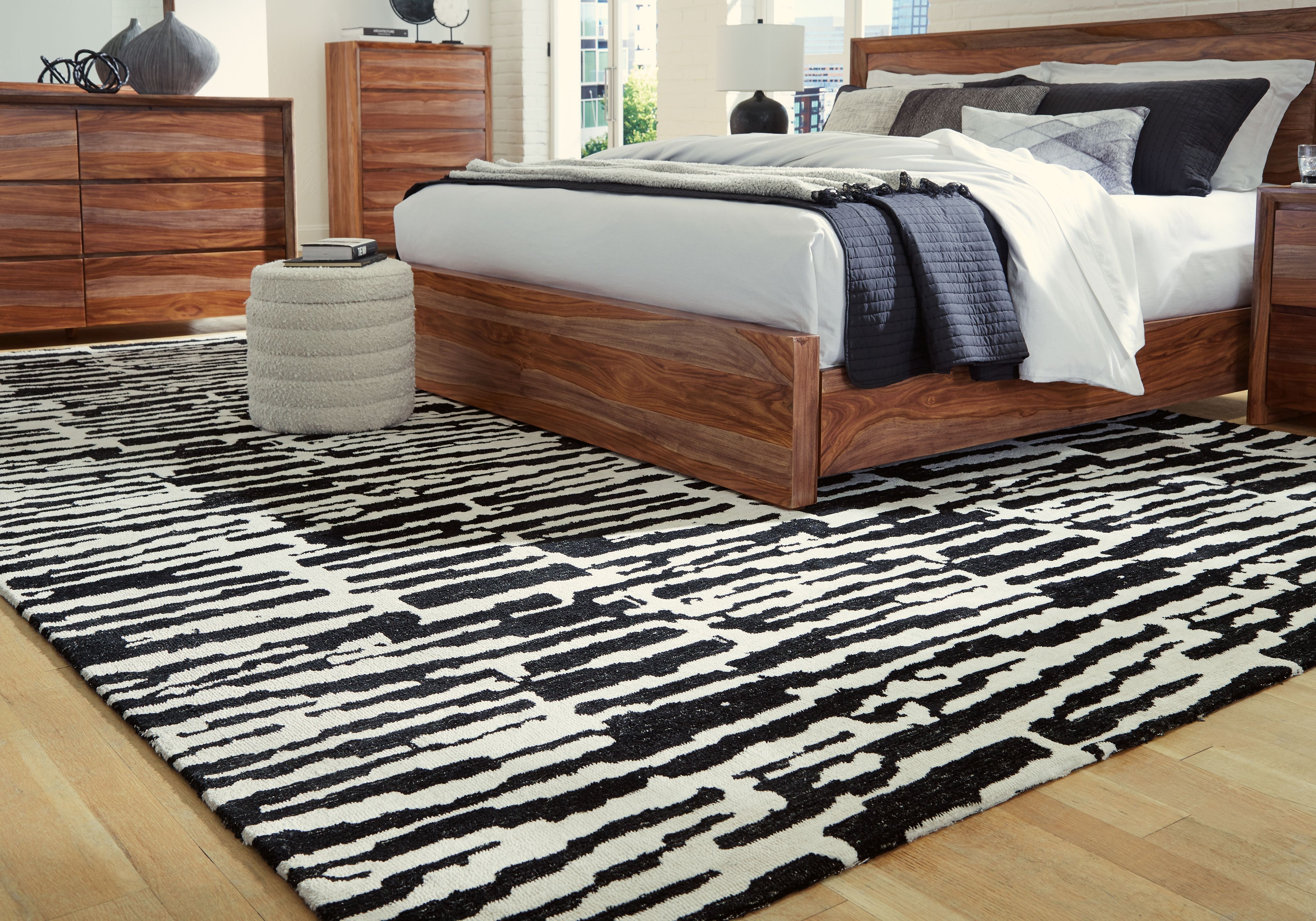 Bramshaw - 10' x 14' Rug - Black / Ivory