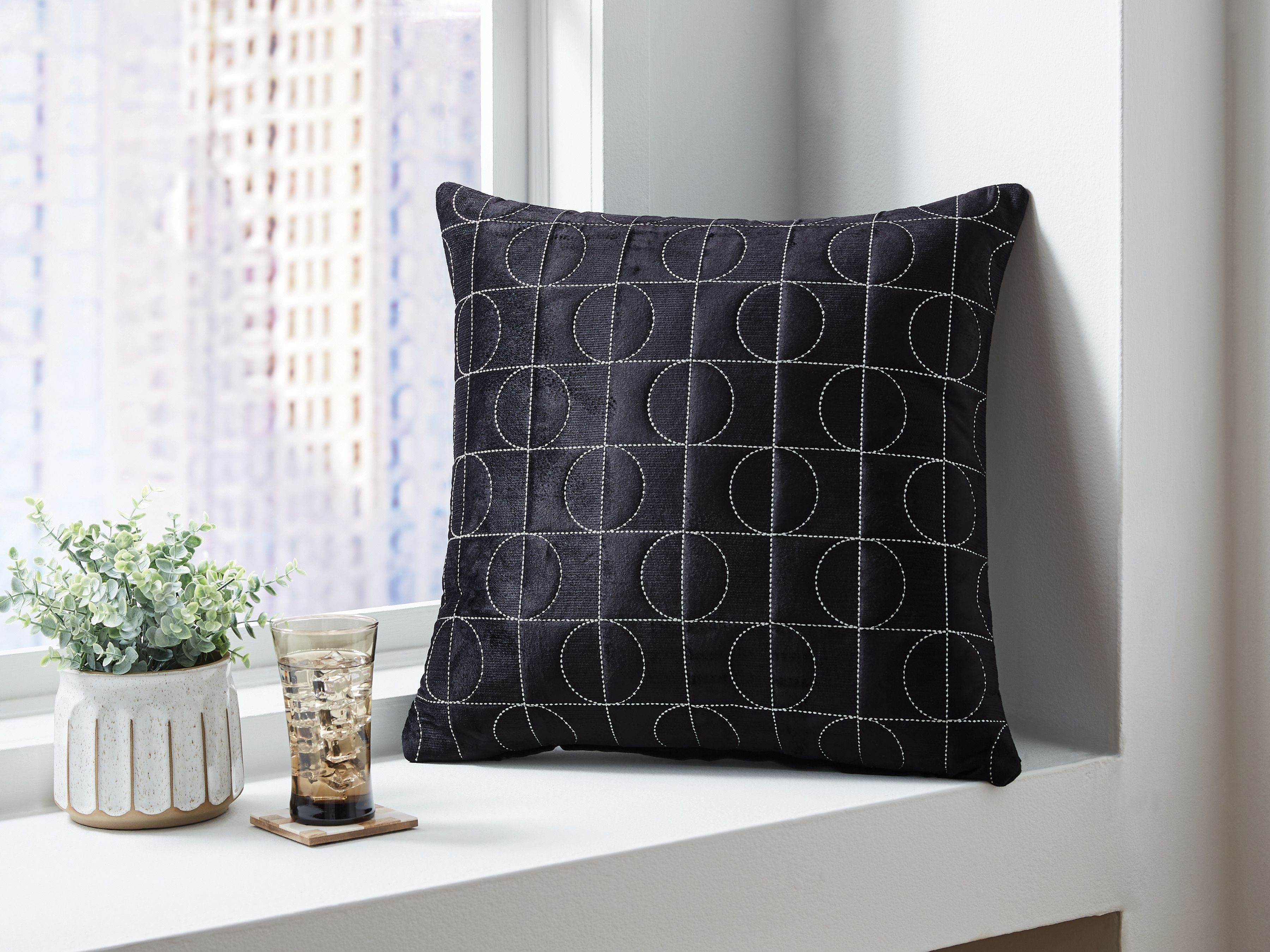 Kydner - Pillow (Set of 4) - Black / Silver