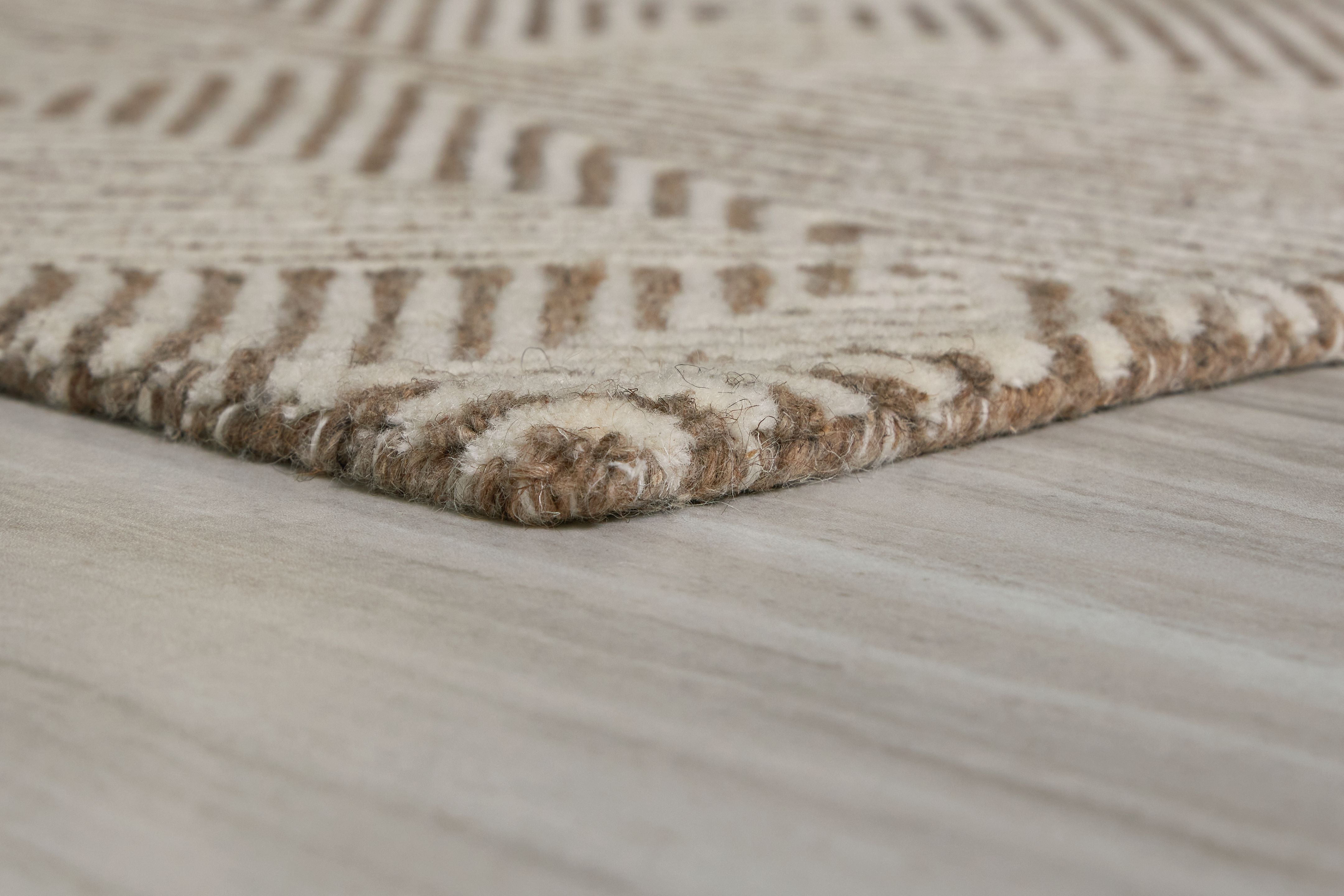 Jadott - 8' x 10' Rug - Beige / Brown