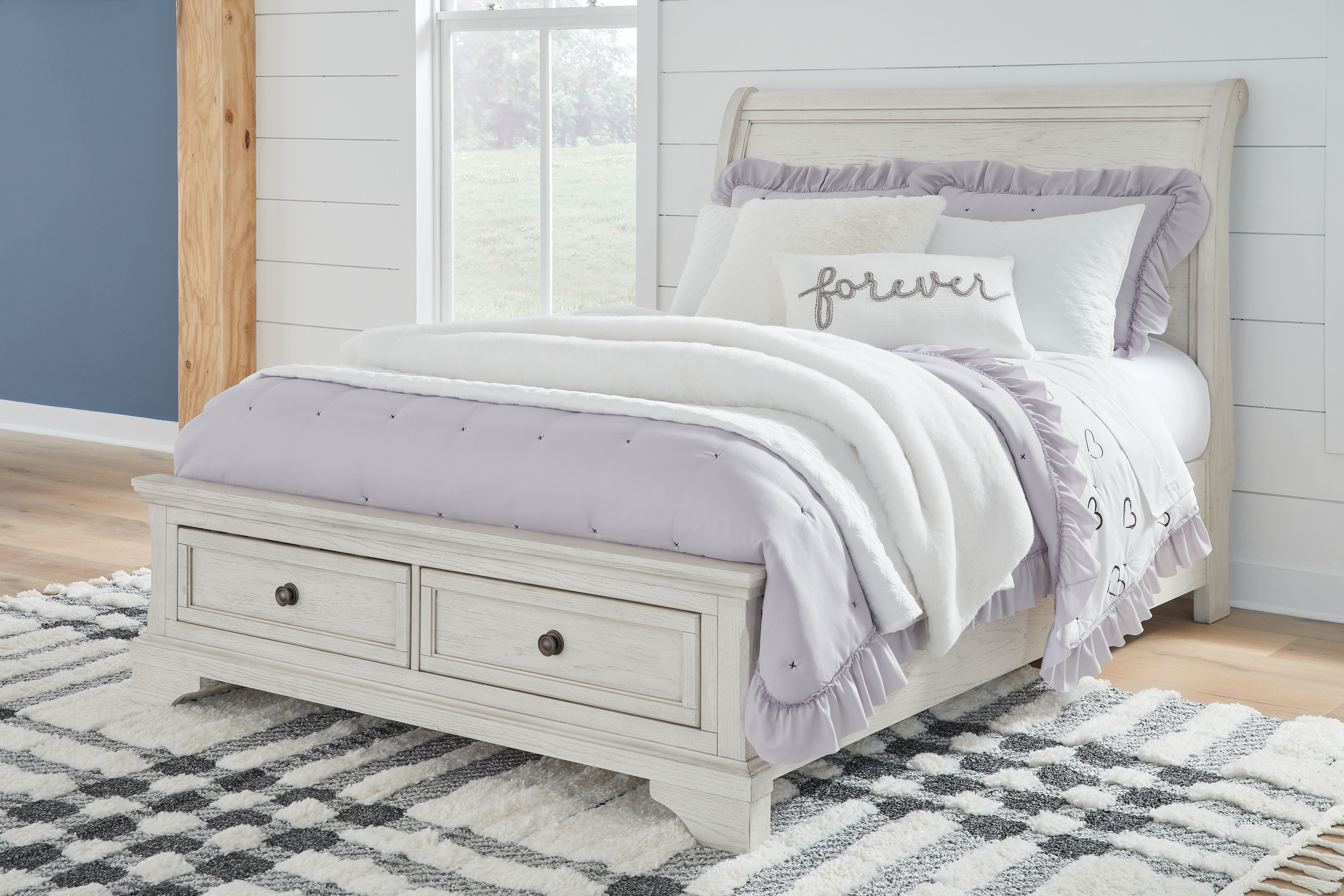 Ashley Robbinsdale - Antique White - Full Sleigh Storage Bed