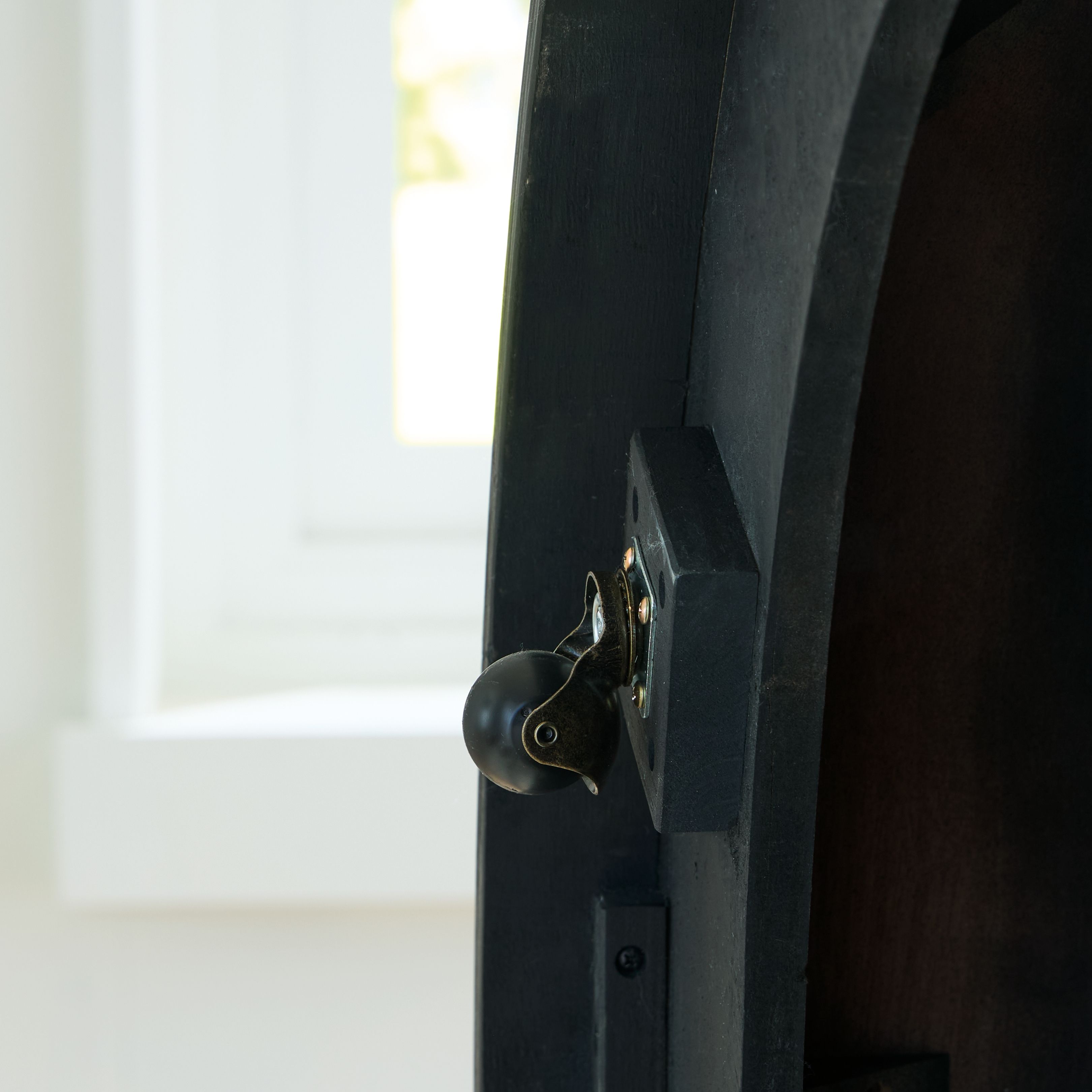 Ashley Furniture Grayman - Round Cocktail Table - Black - Image 5