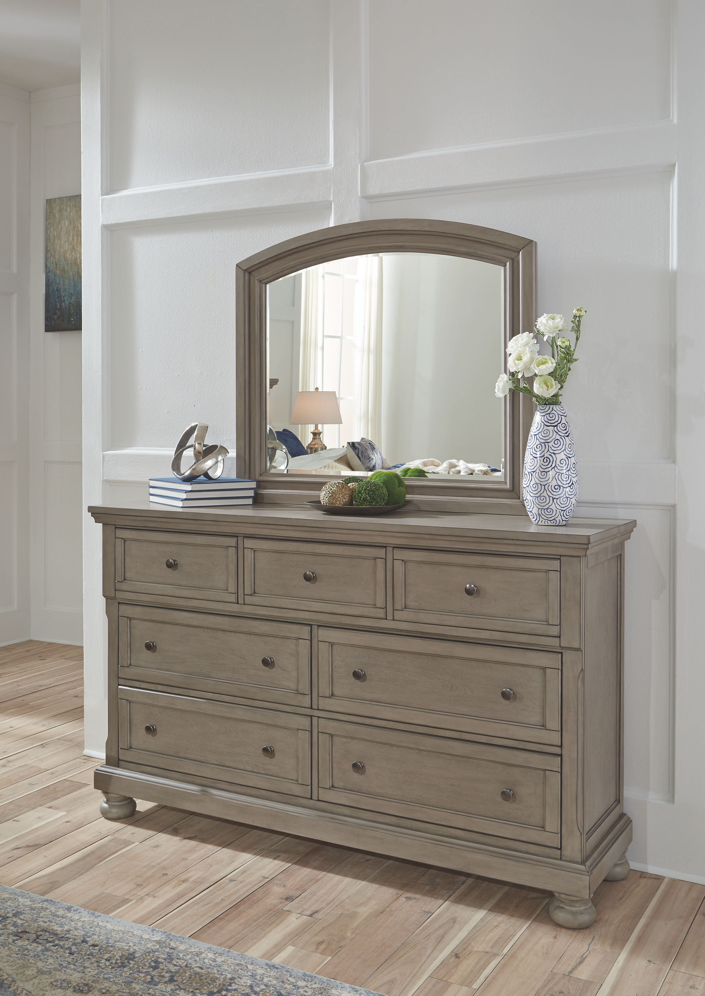 Lettner - 5 Pc. - Dresser, Mirror, Queen Panel Bed - Light Gray