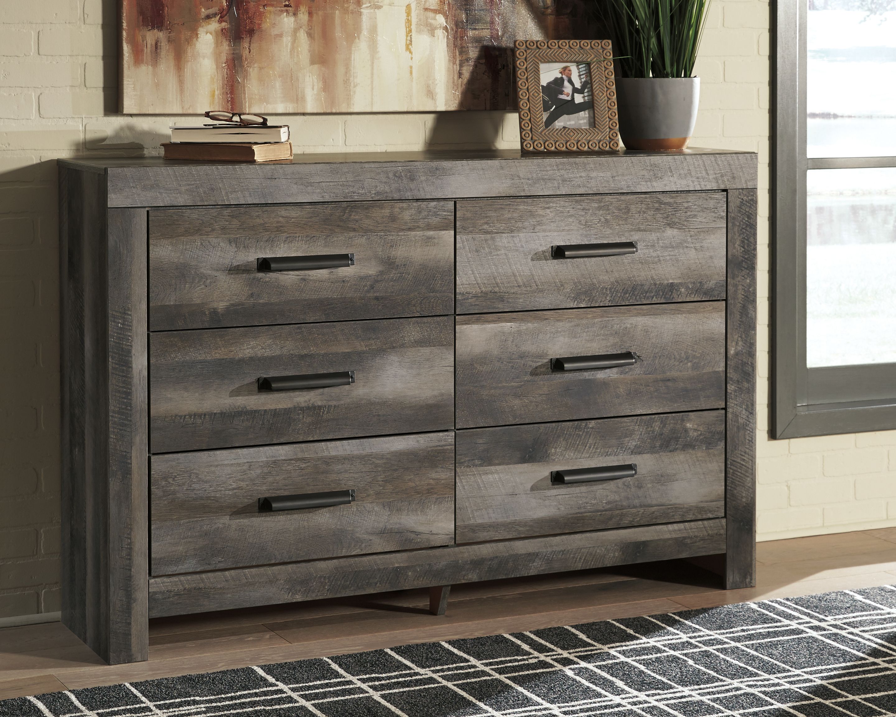Wynnlow - 6 Pc. - Dresser, Mirror, Queen Upholstered Poster Bed - Gray