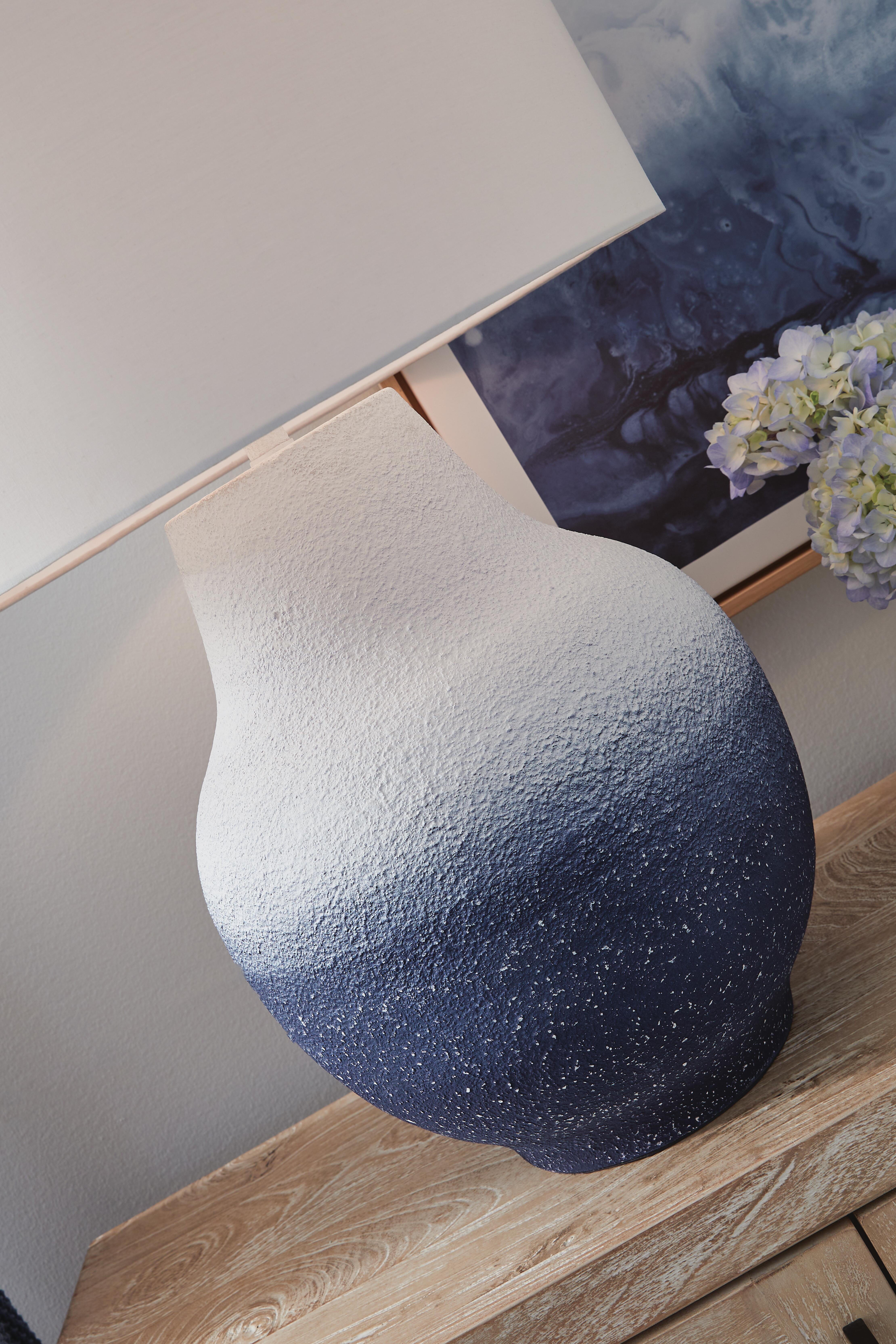Ashley Furniture Dashland - Metal Table Lamp - White / Navy - Image 4