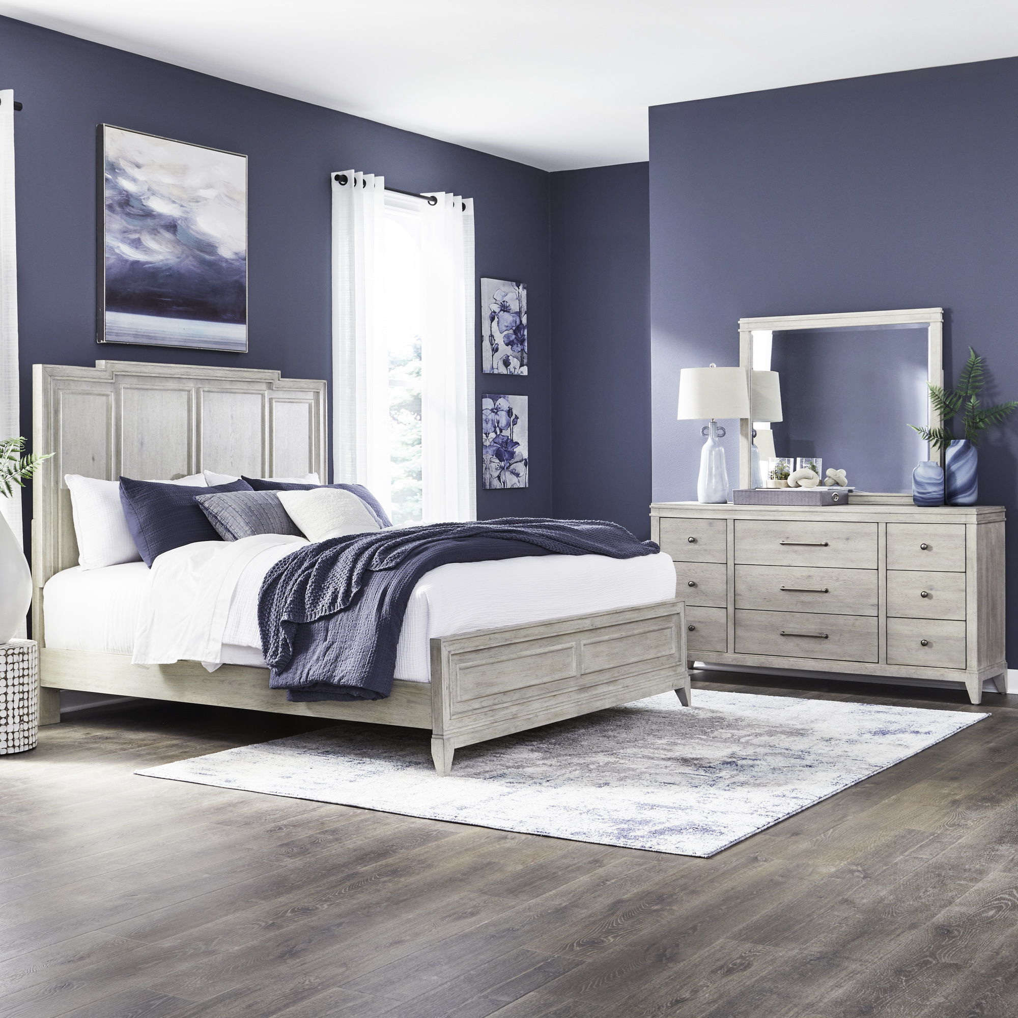 3 Piece Traditional Bedroom Set (King Panel Bed, Dresser & Mirror) - White / Beige Image