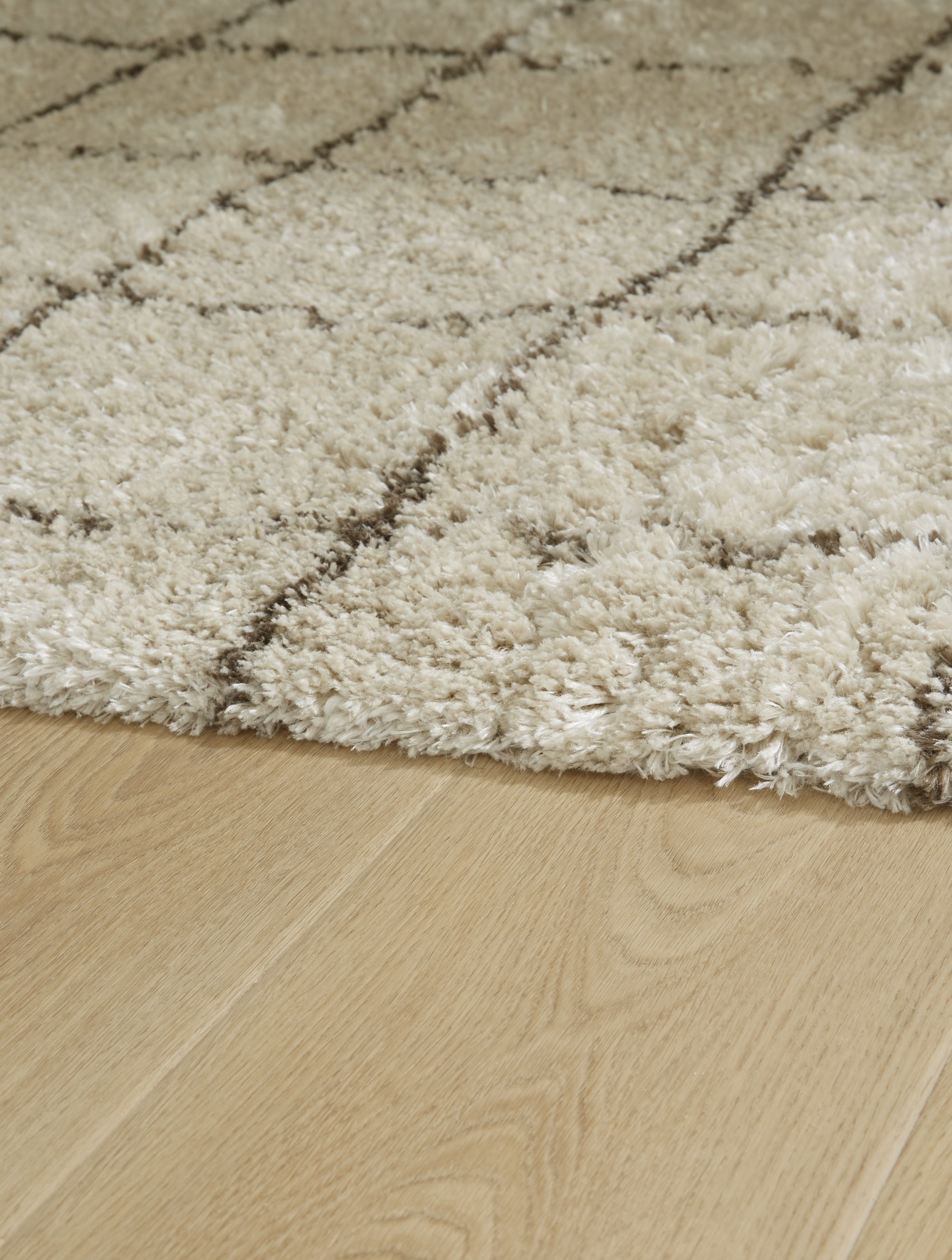 Wrenlow - 8' x 10' Rug - Cream / Brown