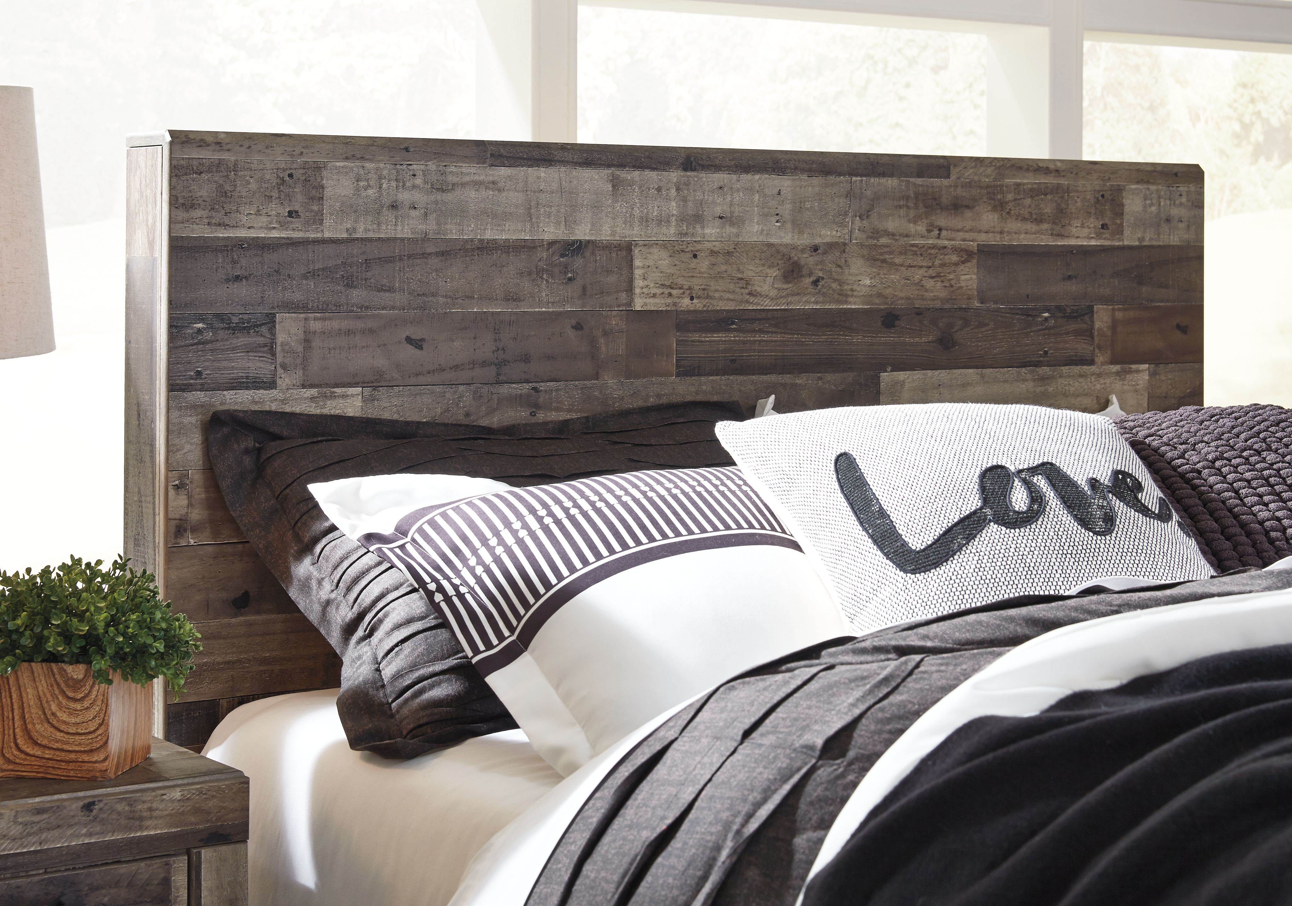 Derekson - Full Panel Bed - Multi Gray