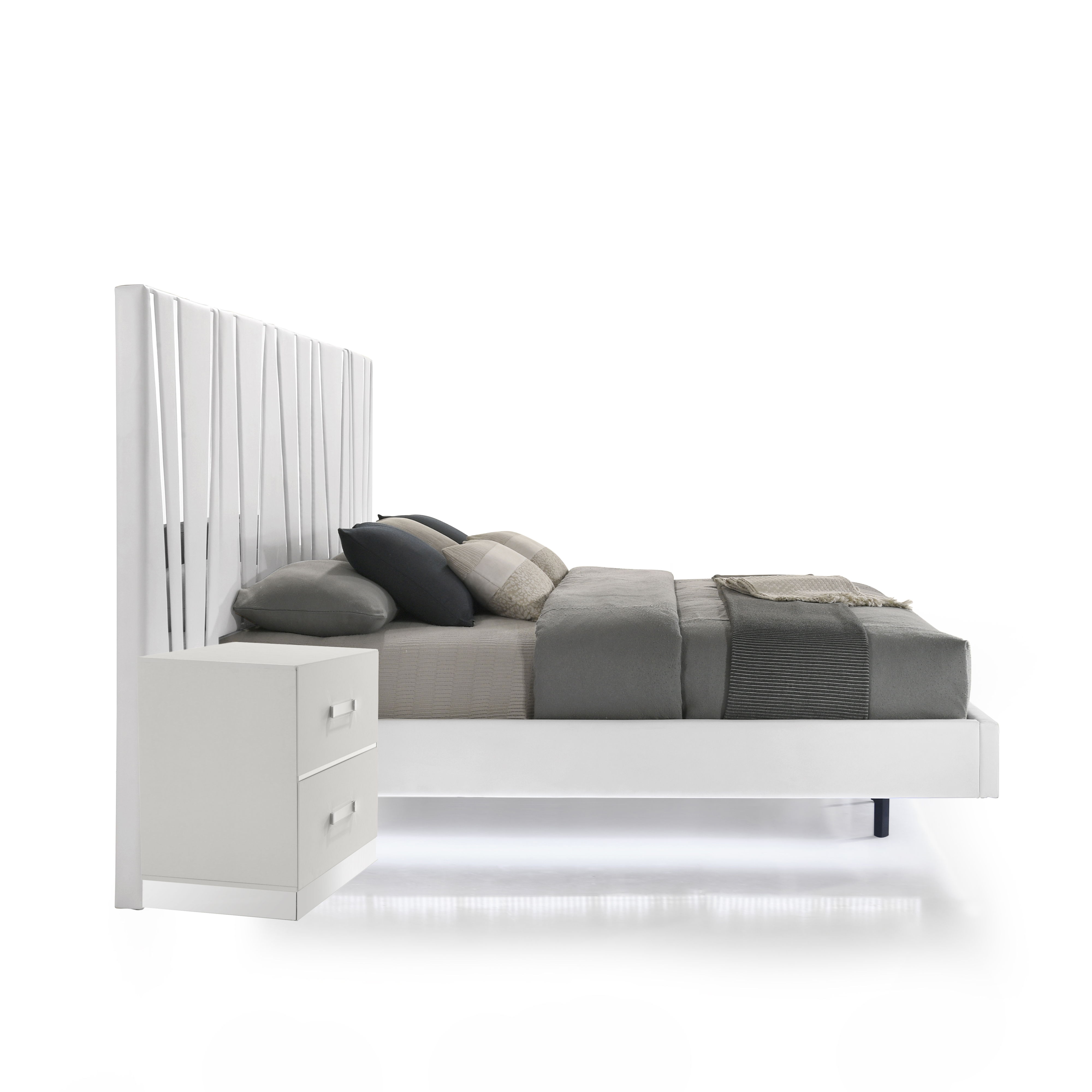 Europa - 6/6 Eastern King Bed With 2 Nightstands & Panels - White