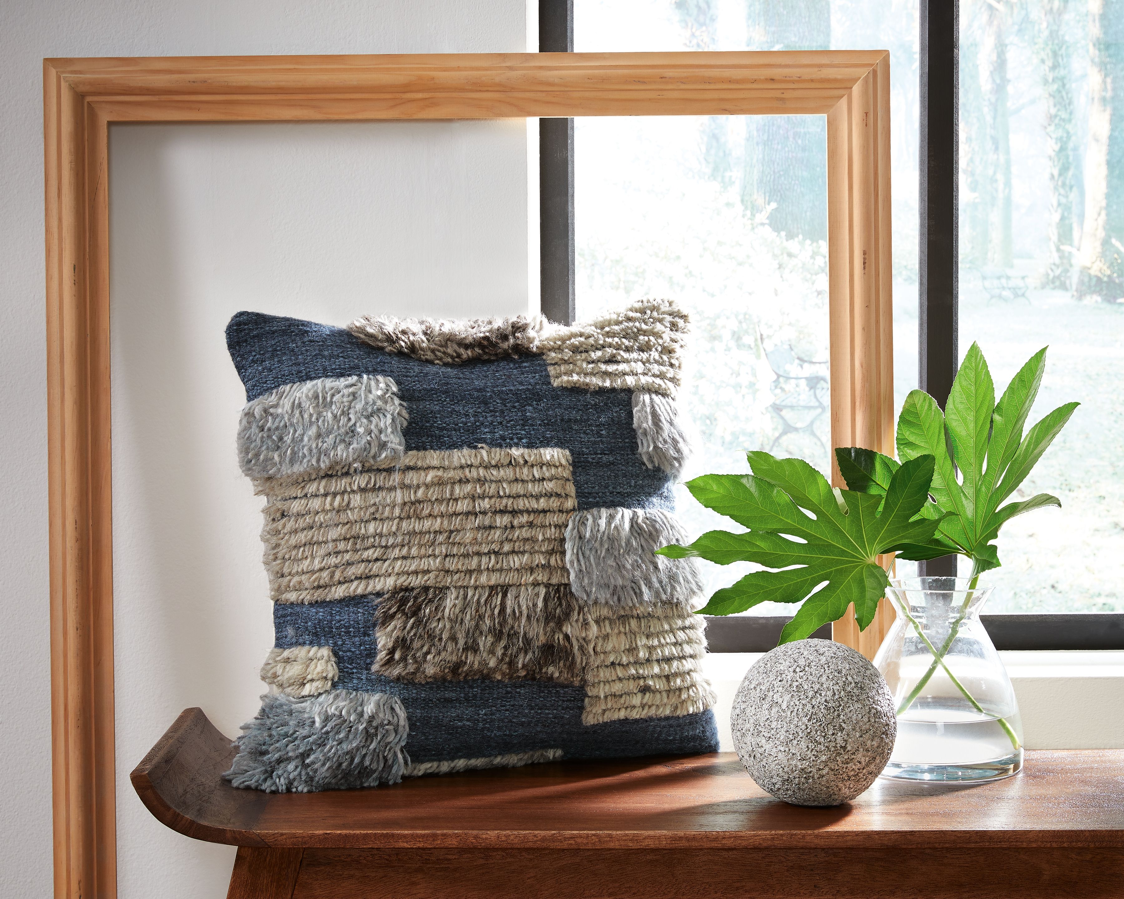 Gibbend - Pillow - Blue / Gray / White