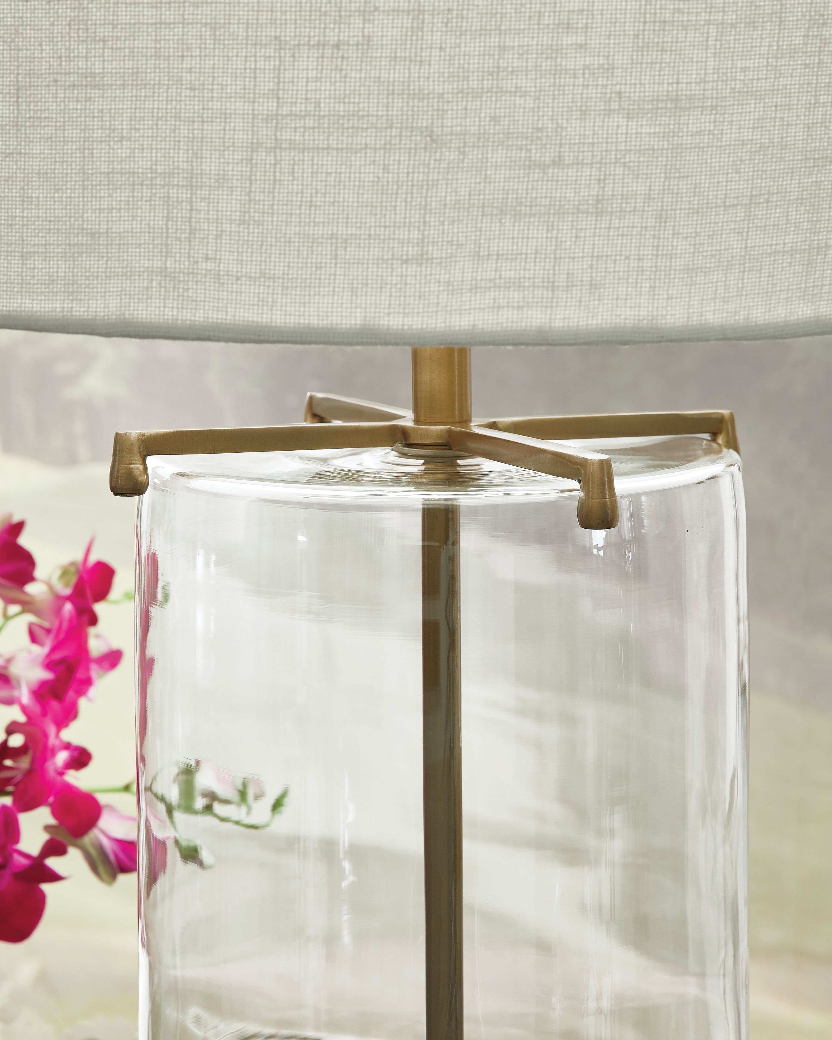Ashley Furniture Gizeh - Glass Table Lamp - Clear / Gold Finish - Image 3
