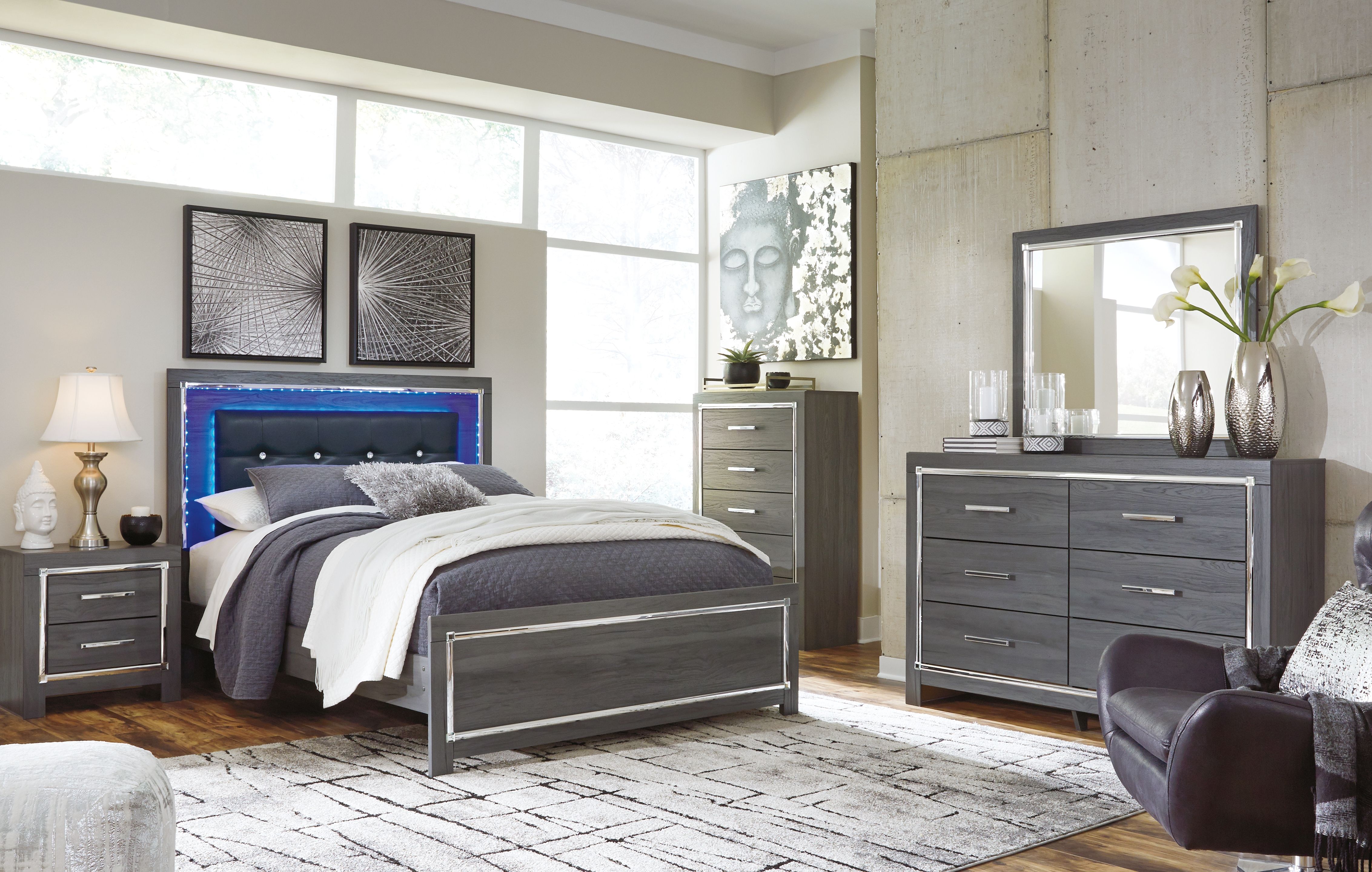 Queen · 5 Pc · Dresser, Mirror, Queen Panel Bed