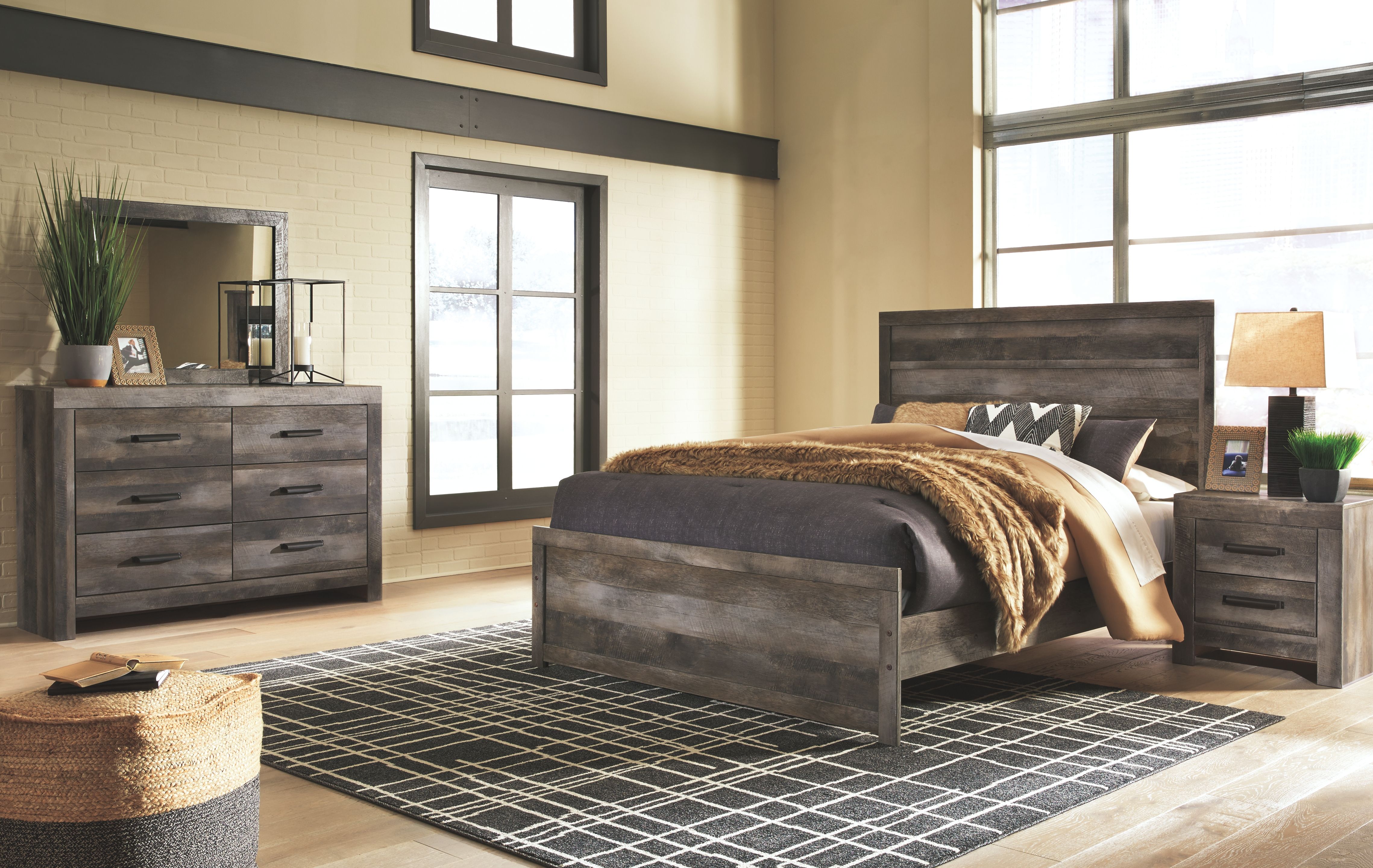 Queen · 5 Pc · Dresser, Mirror, Queen Panel Bed, Nightstand