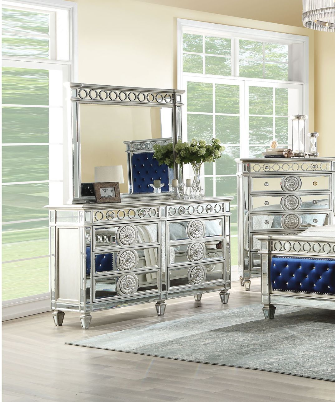 Varian - Dresser - Mirrored, silver
