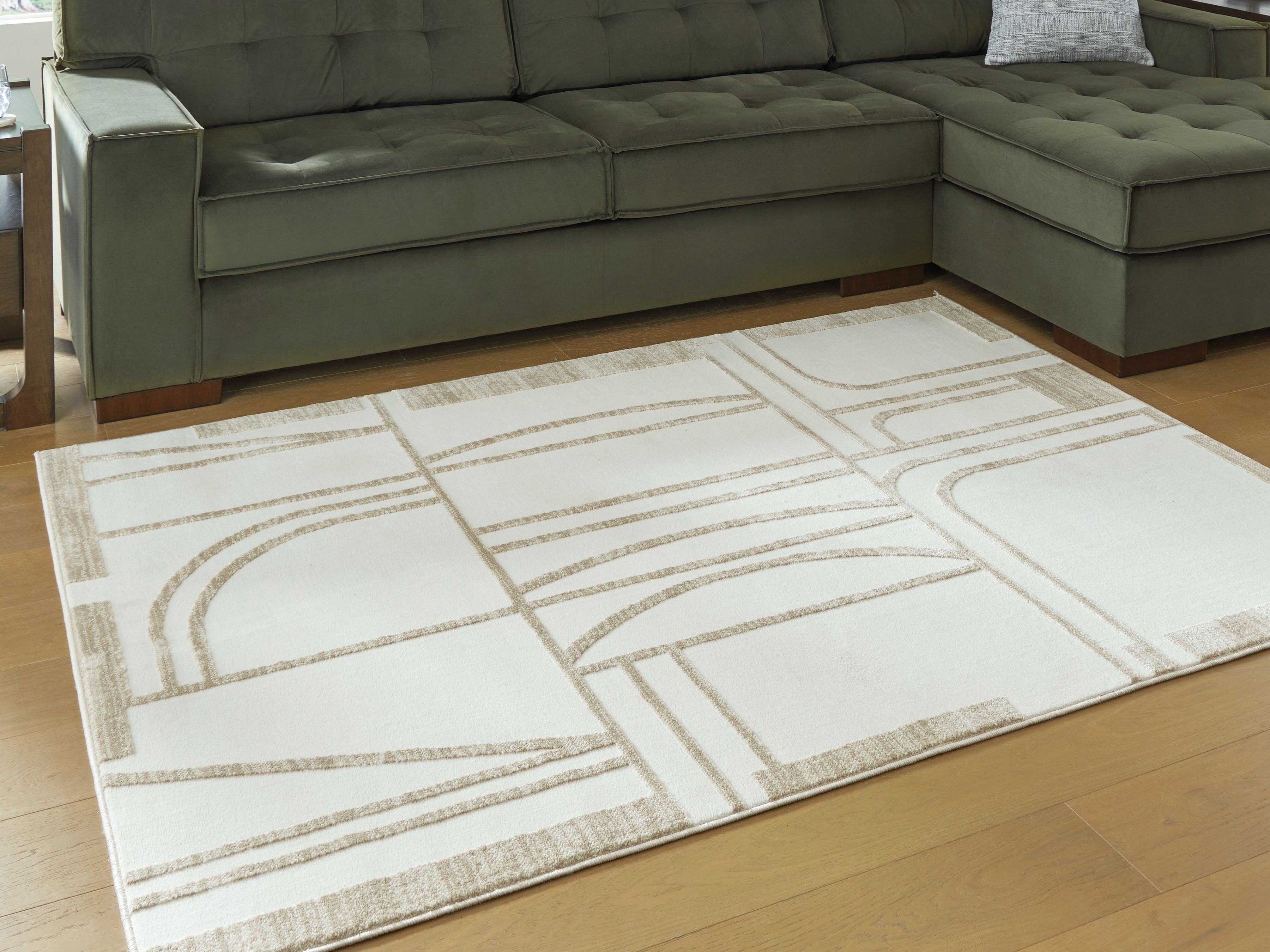 Farongrove - 5' x 7' Rug - Ivory / Beige