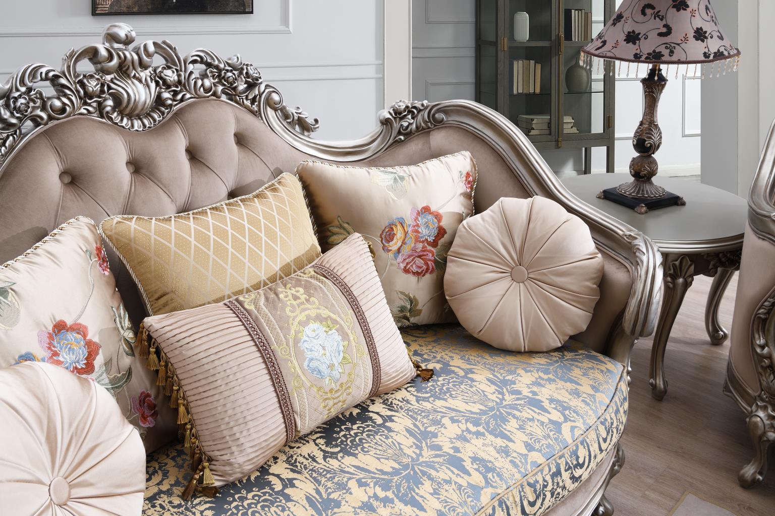 U197 - Traditional Loveseat - Brown