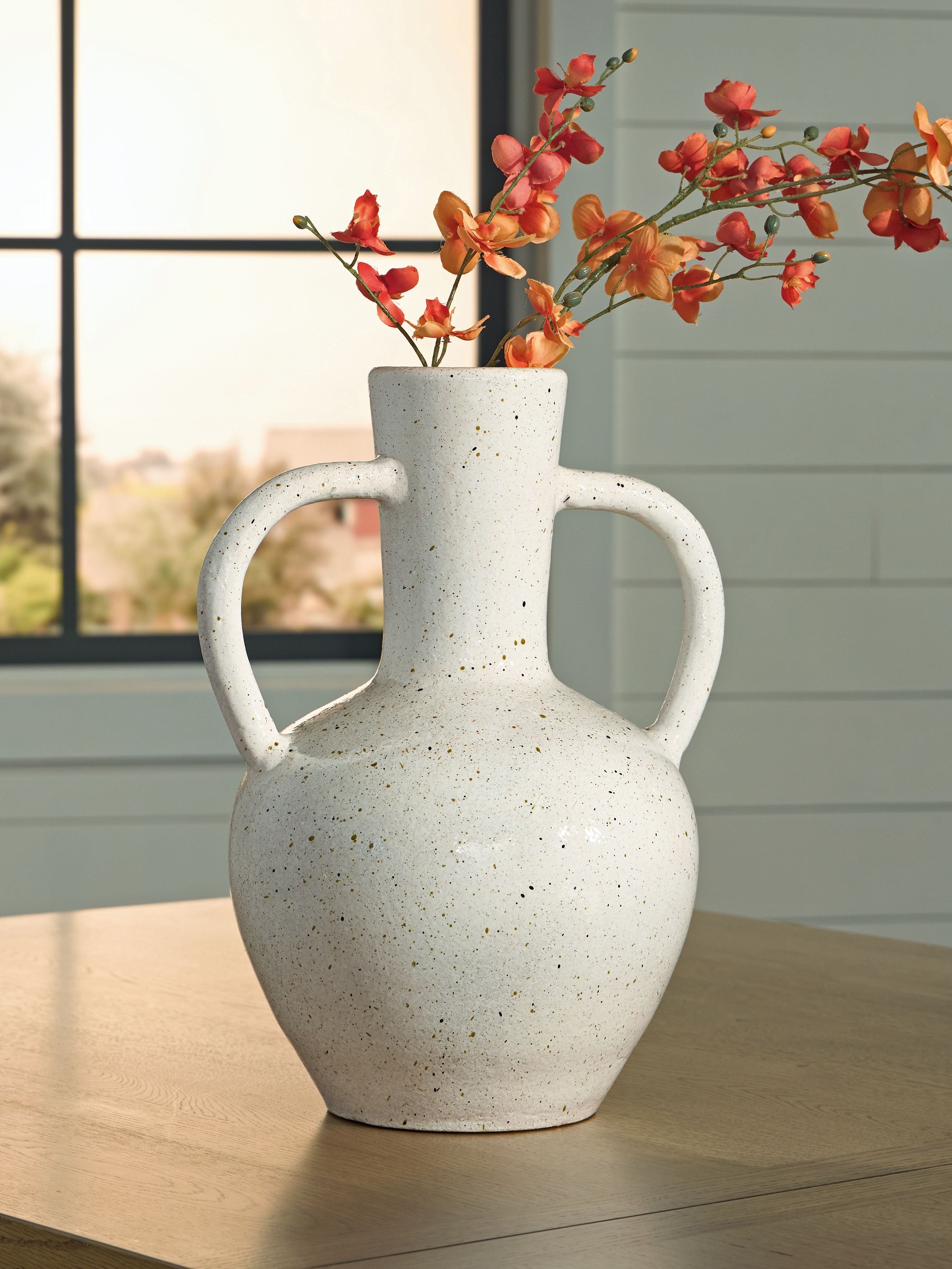 Dallinworth - Vase - 15.75" - White / Black