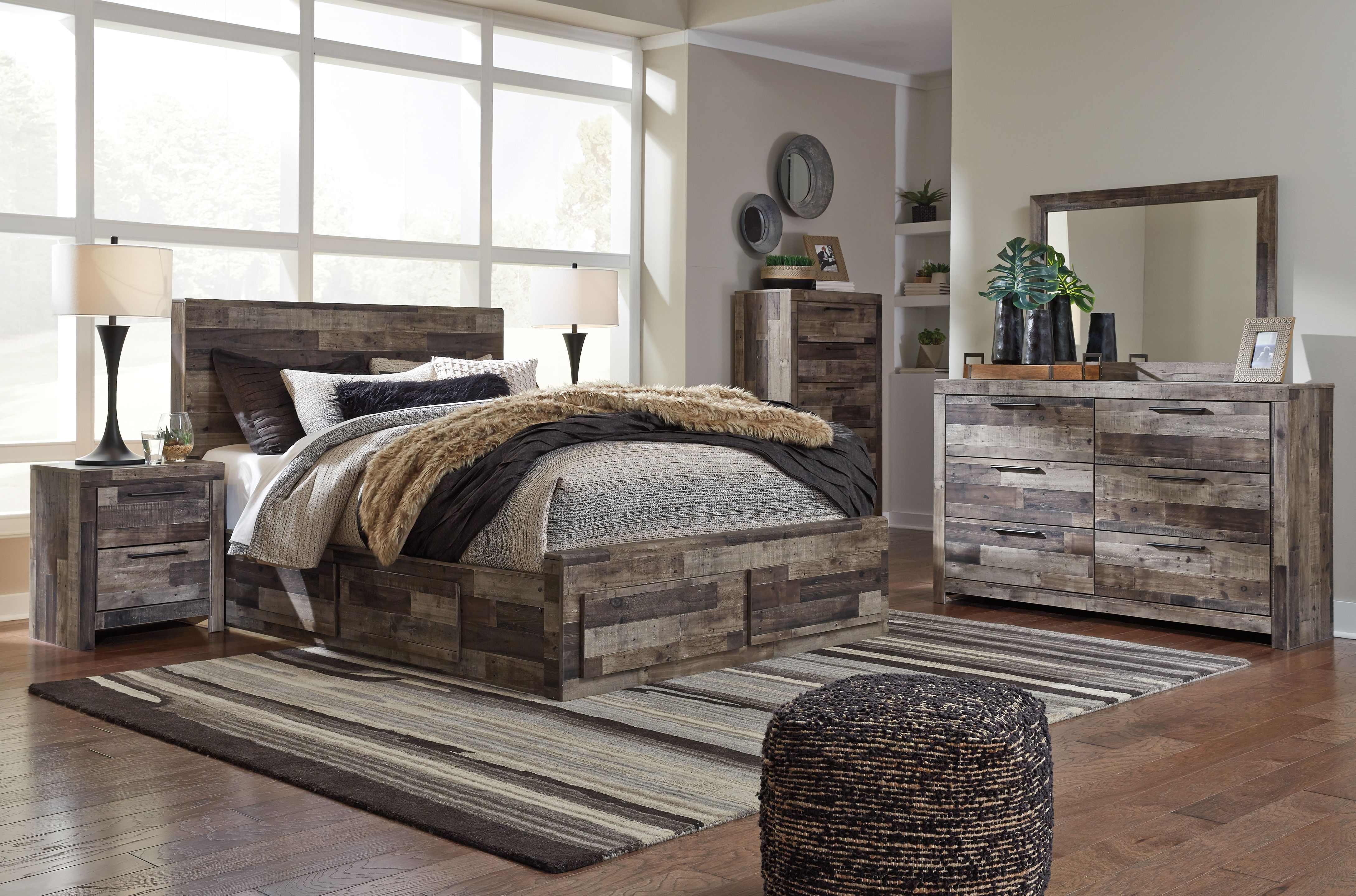 Queen · 7 Pc · Dresser, Mirror, Queen Bed
