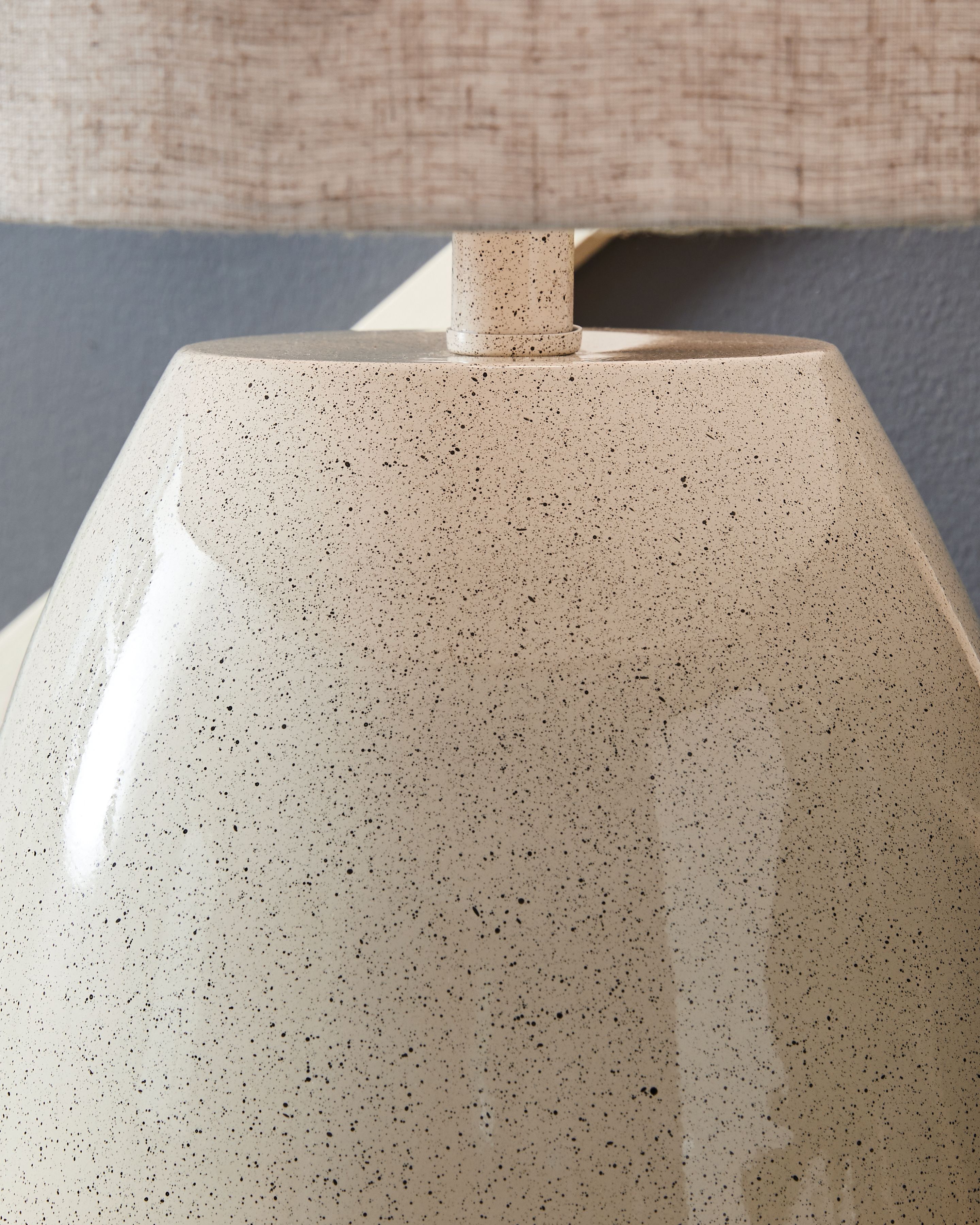 Ashley Furniture Linas - Metal Table Lamp - Cream / Beige - Image 3