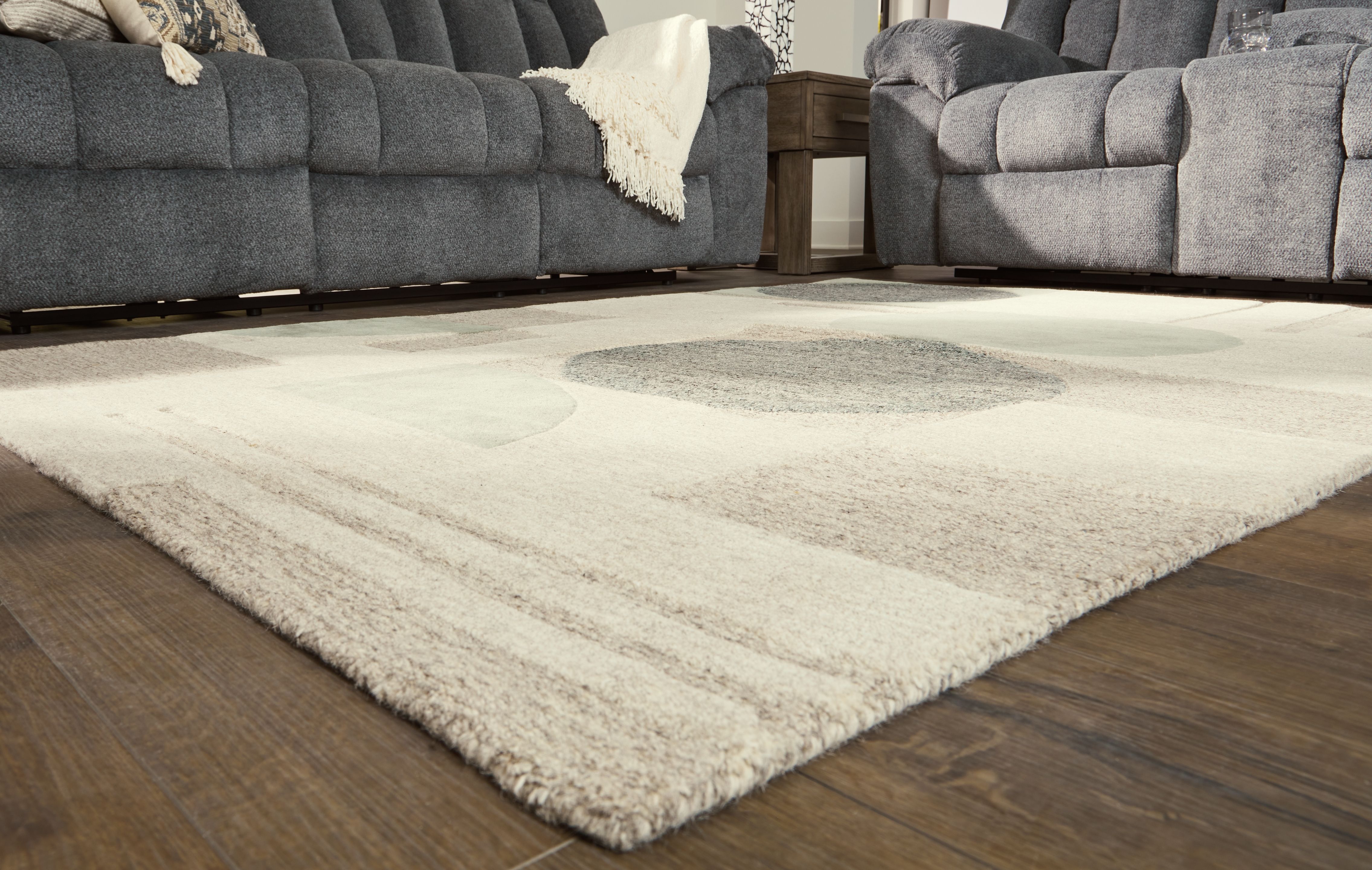 Dallane - 5' x 7' Rug - Linen / Blue / Green