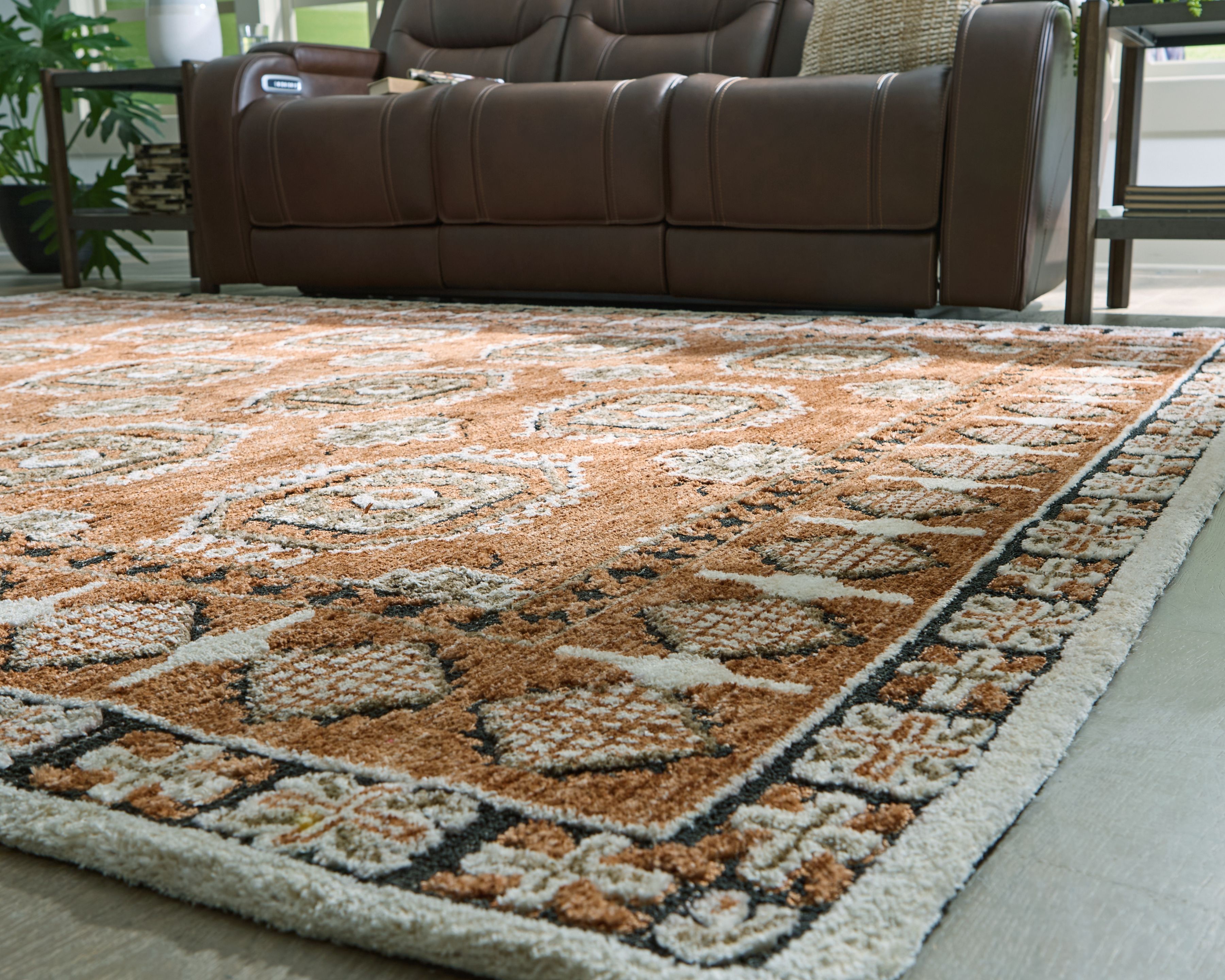 Qaabiz - 5' x 7' Rug - Sienna / Ivory / Black