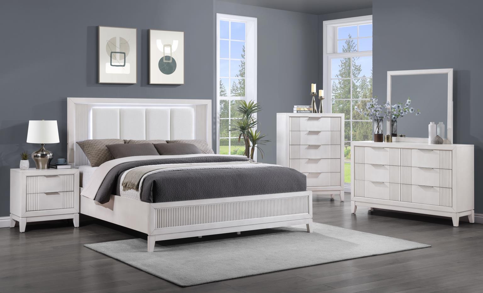 B252 - 3 Piece Bedroom Set (Queen Bed, Dresser, Mirror) - Beige
