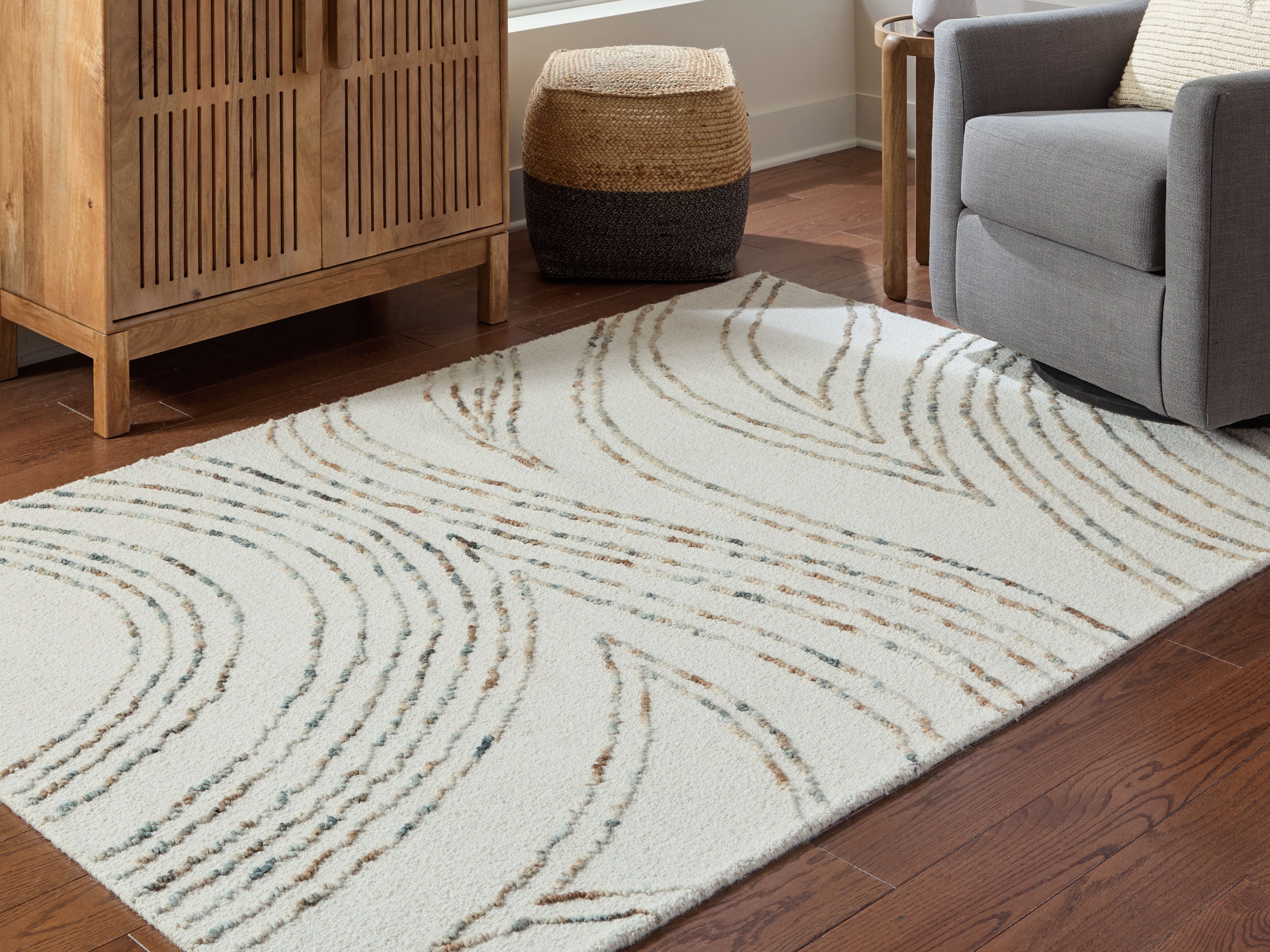 Deenbury - 5' x 7' Rug - Ivory / Green / Brown