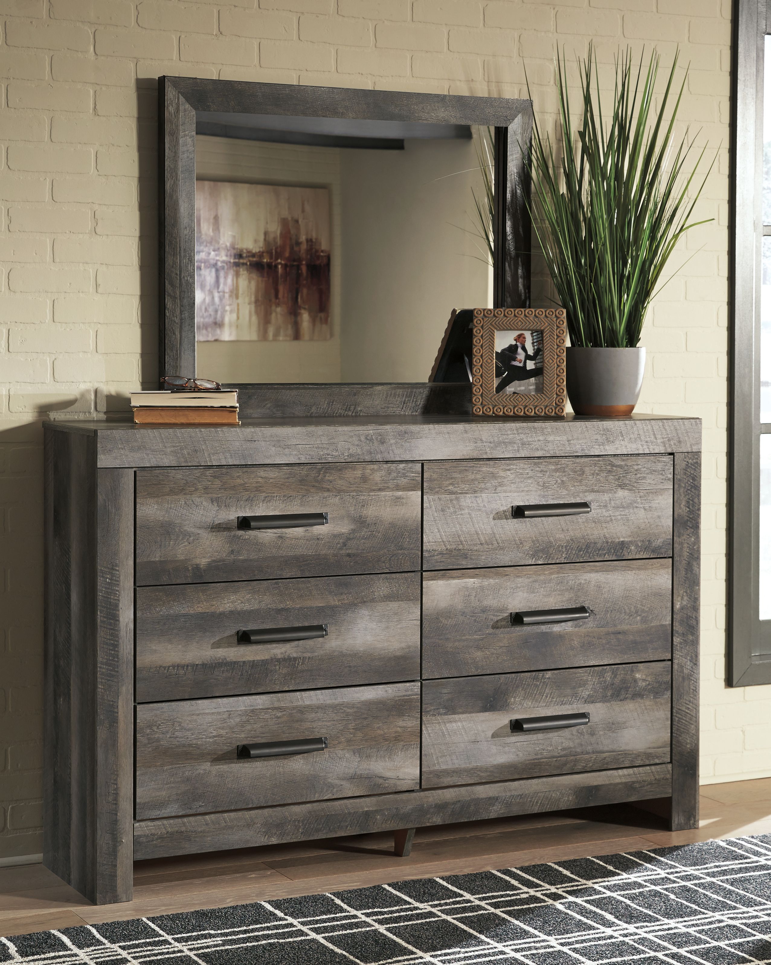 Wynnlow - 6 Pc. - Dresser, Mirror, Queen Upholstered Poster Bed - Gray