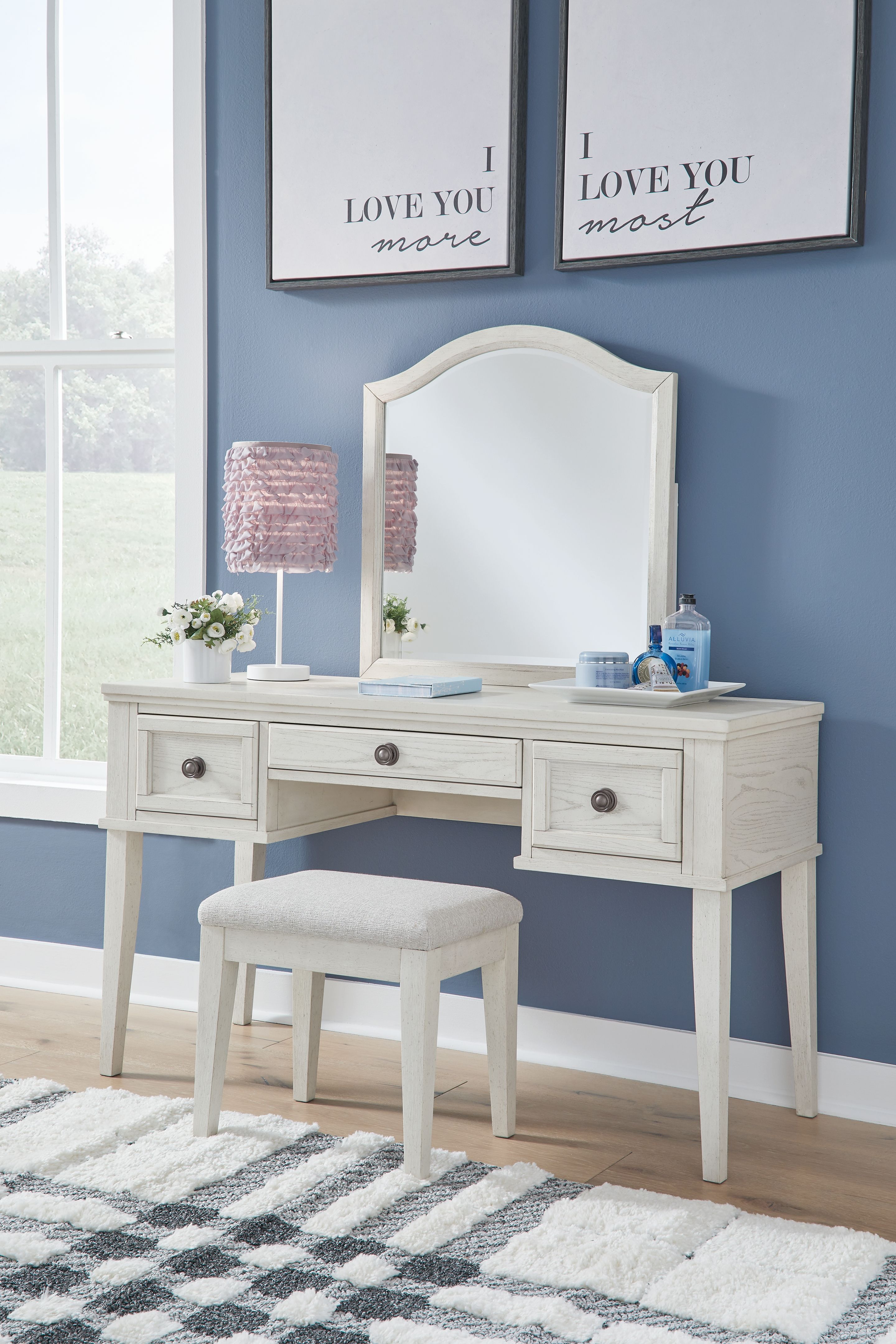 Ashley Robbinsdale - Antique White - Mirrored Vanity With Stool