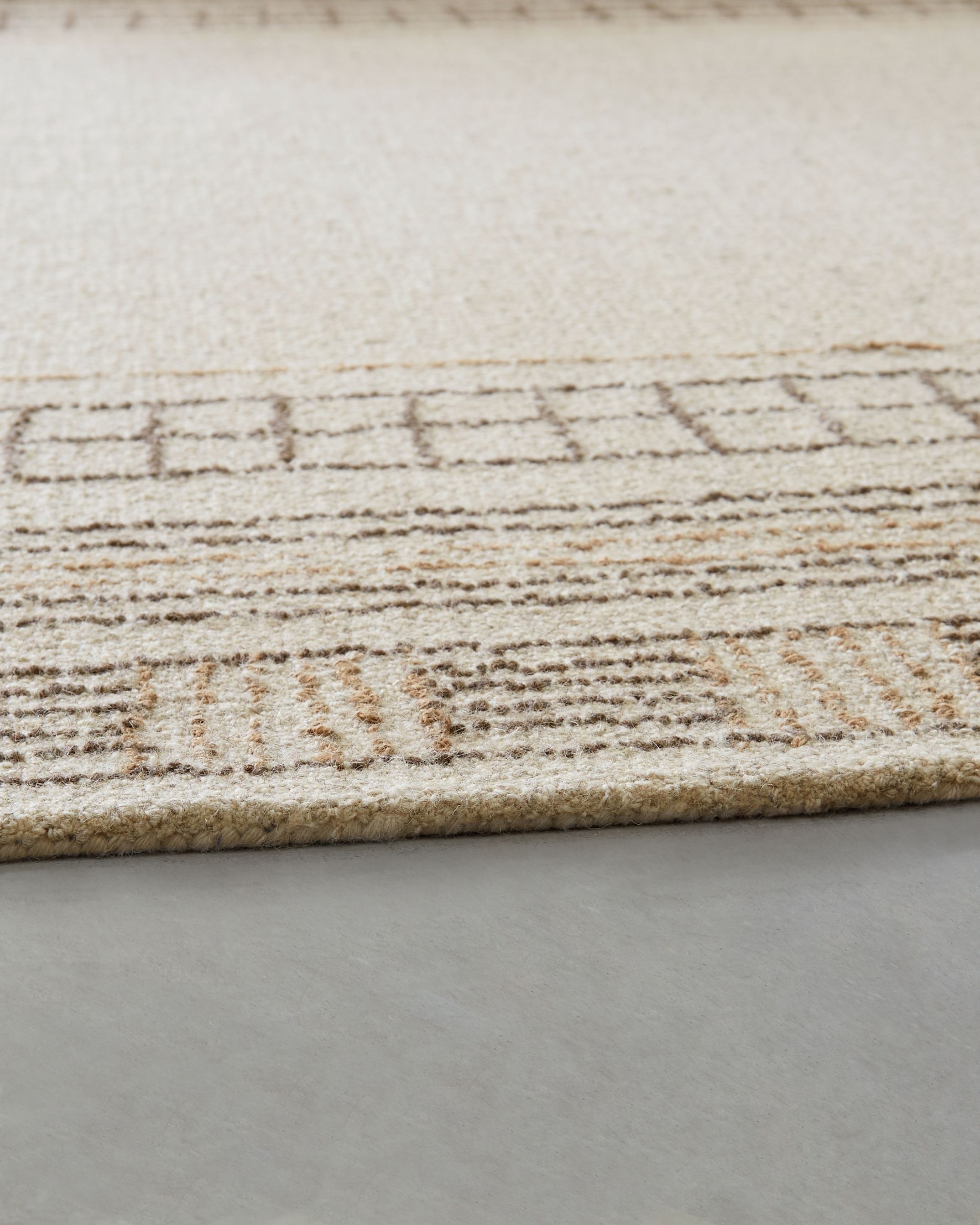 Idaman - 5' x 7' Rug - Taupe / Brown