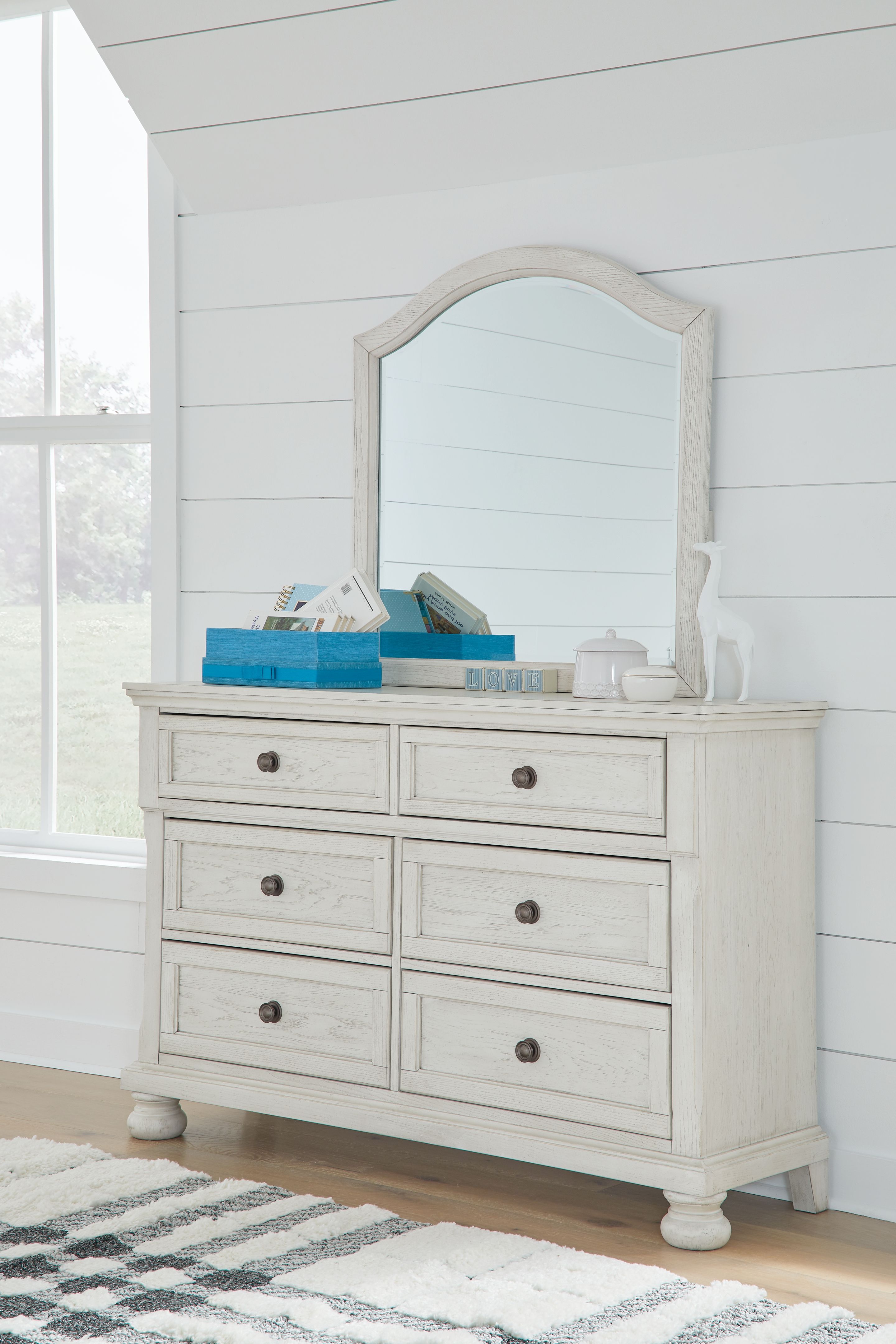 Robbinsdale - 8 Pc. - Dresser, Mirror, Chest, Twin Sleigh Storage Bed, 2 Nightstands - Antique White