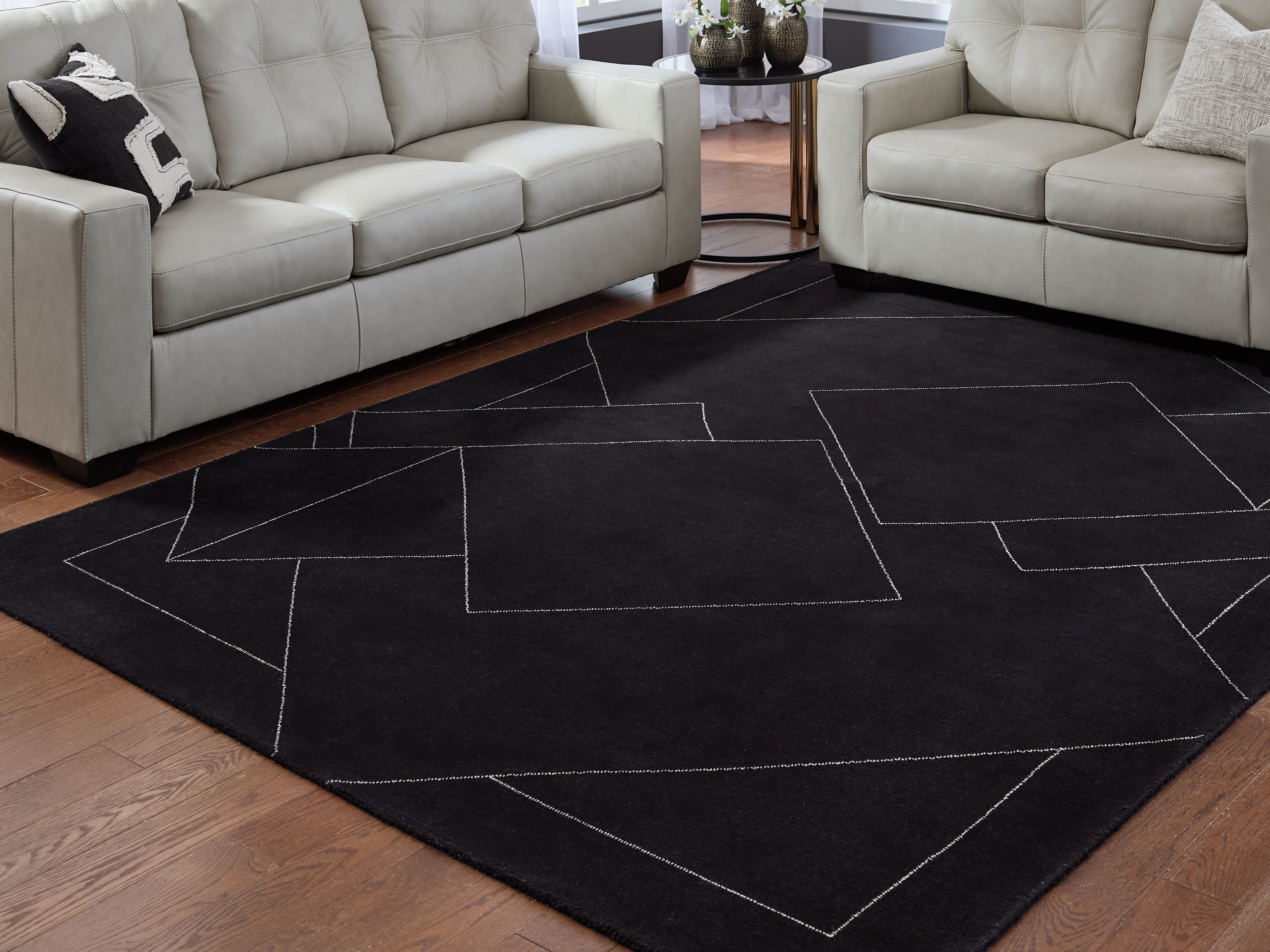 Marav - 8' x 10' Rug - Black / White