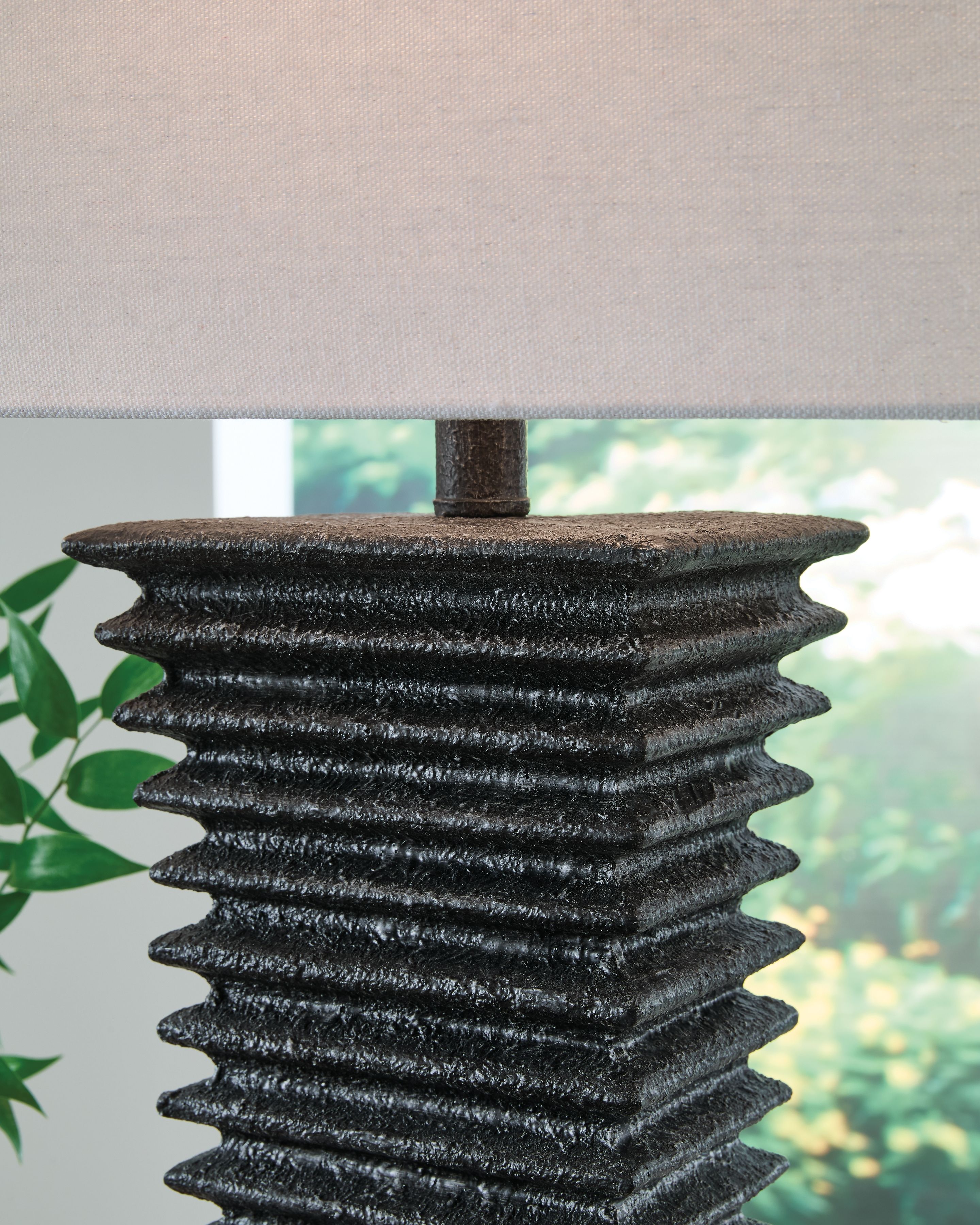 Ashley Furniture Golzar - Poly Table Lamp - Black - Image 3