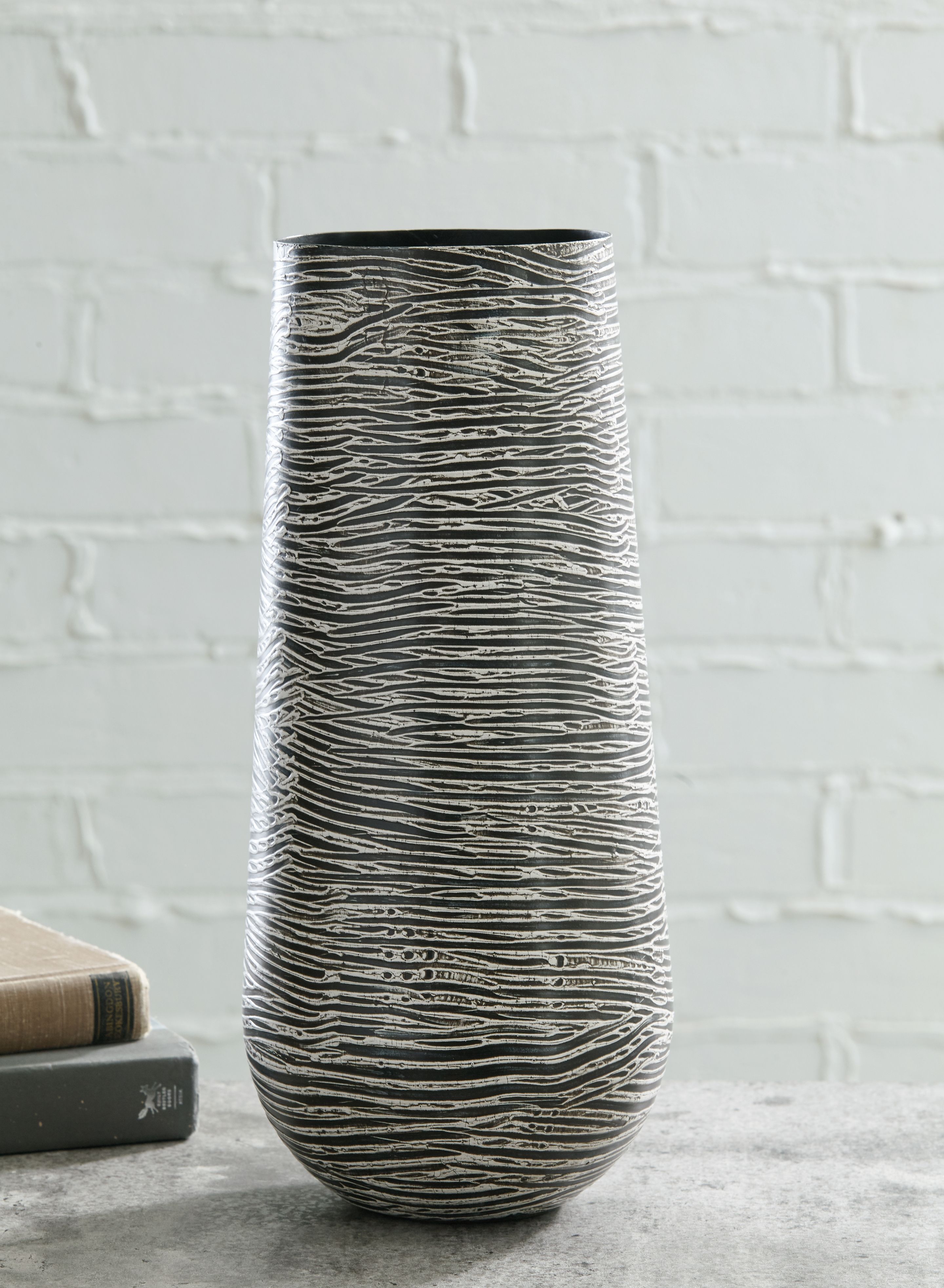 Fynn - Vase - Antique Gray
