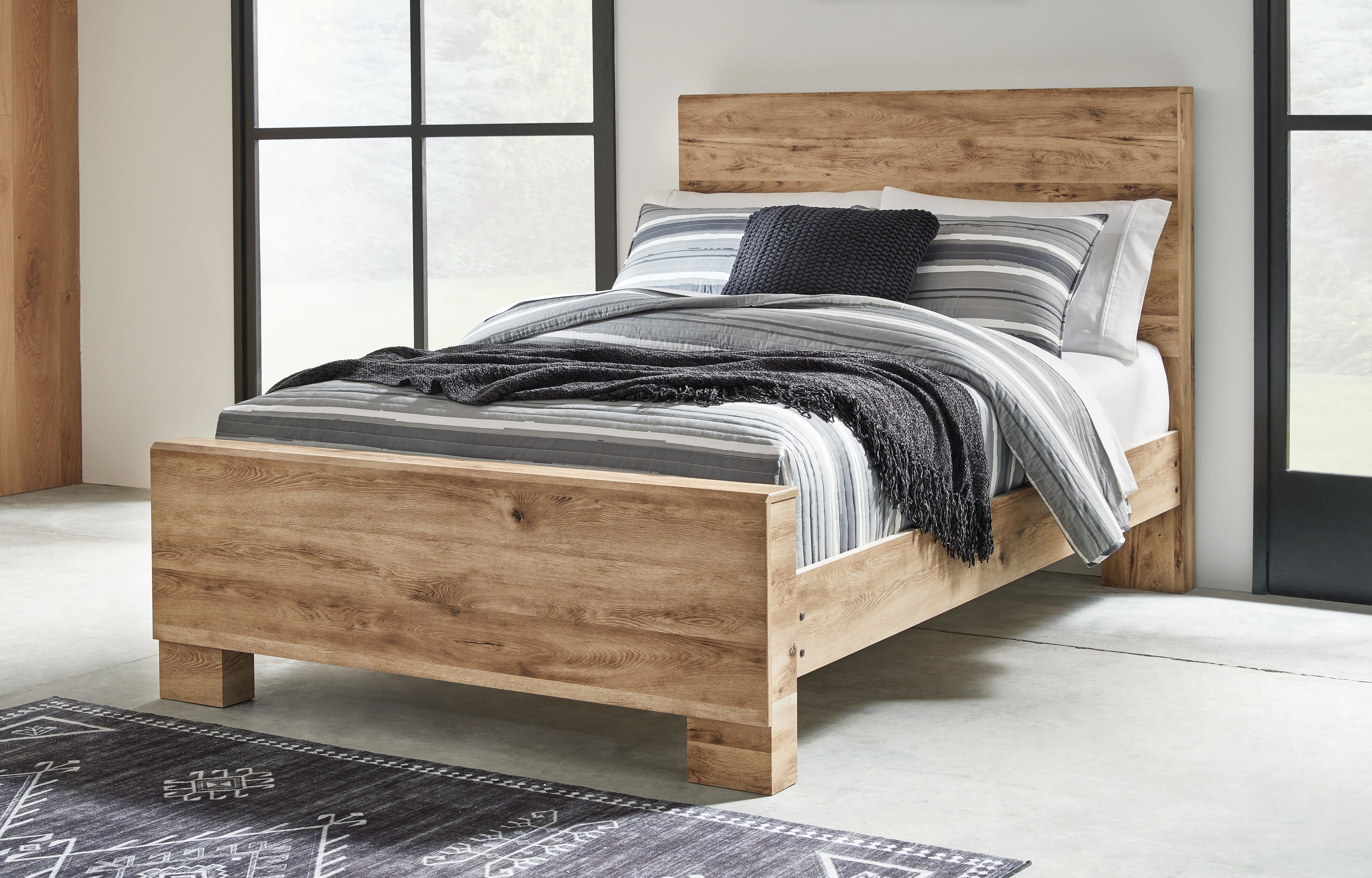 Hyanna - Full Panel Bed - Tan